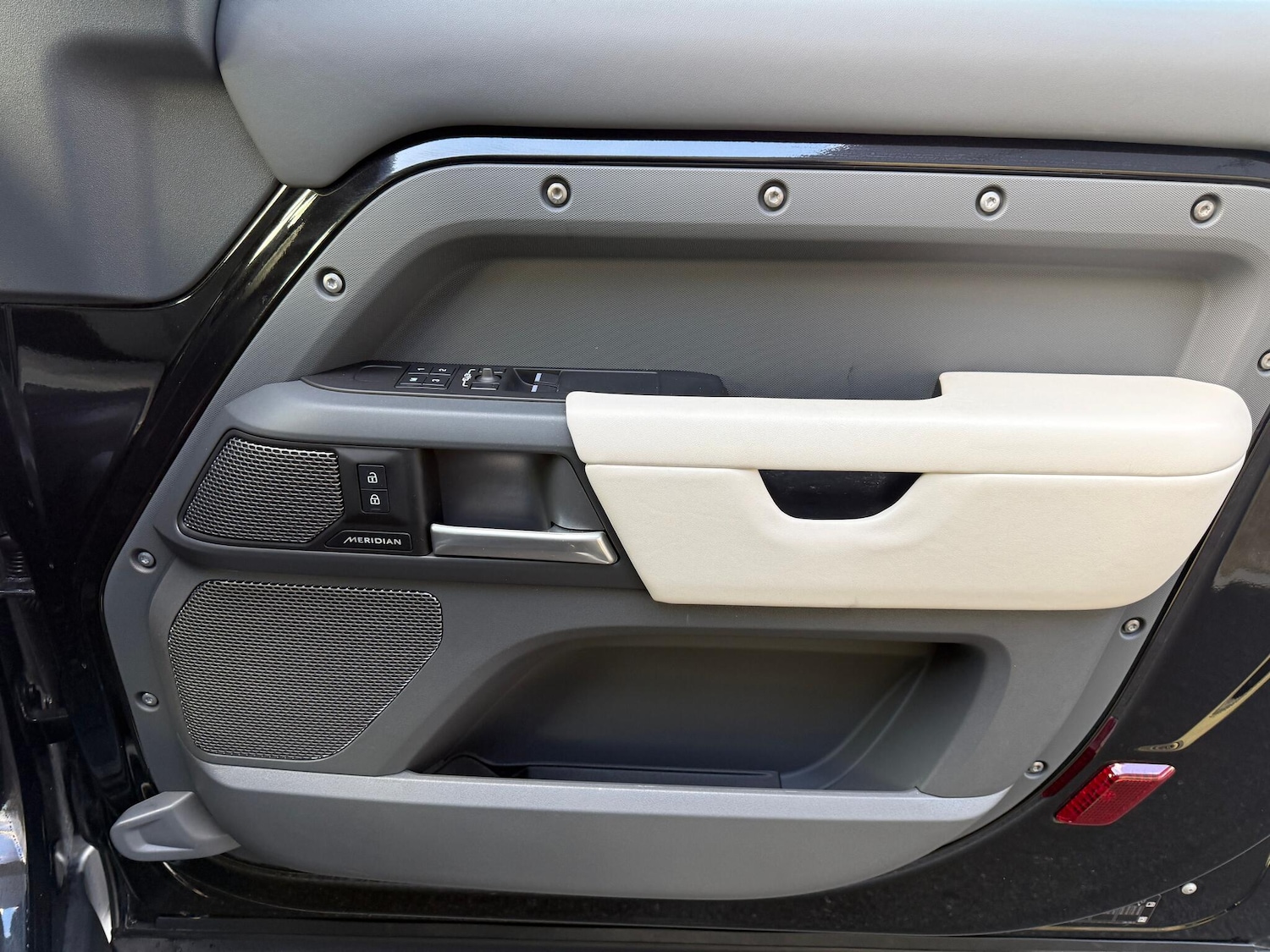 Used Land Rover Defender 2023 for sale - 77230542: Photo 46