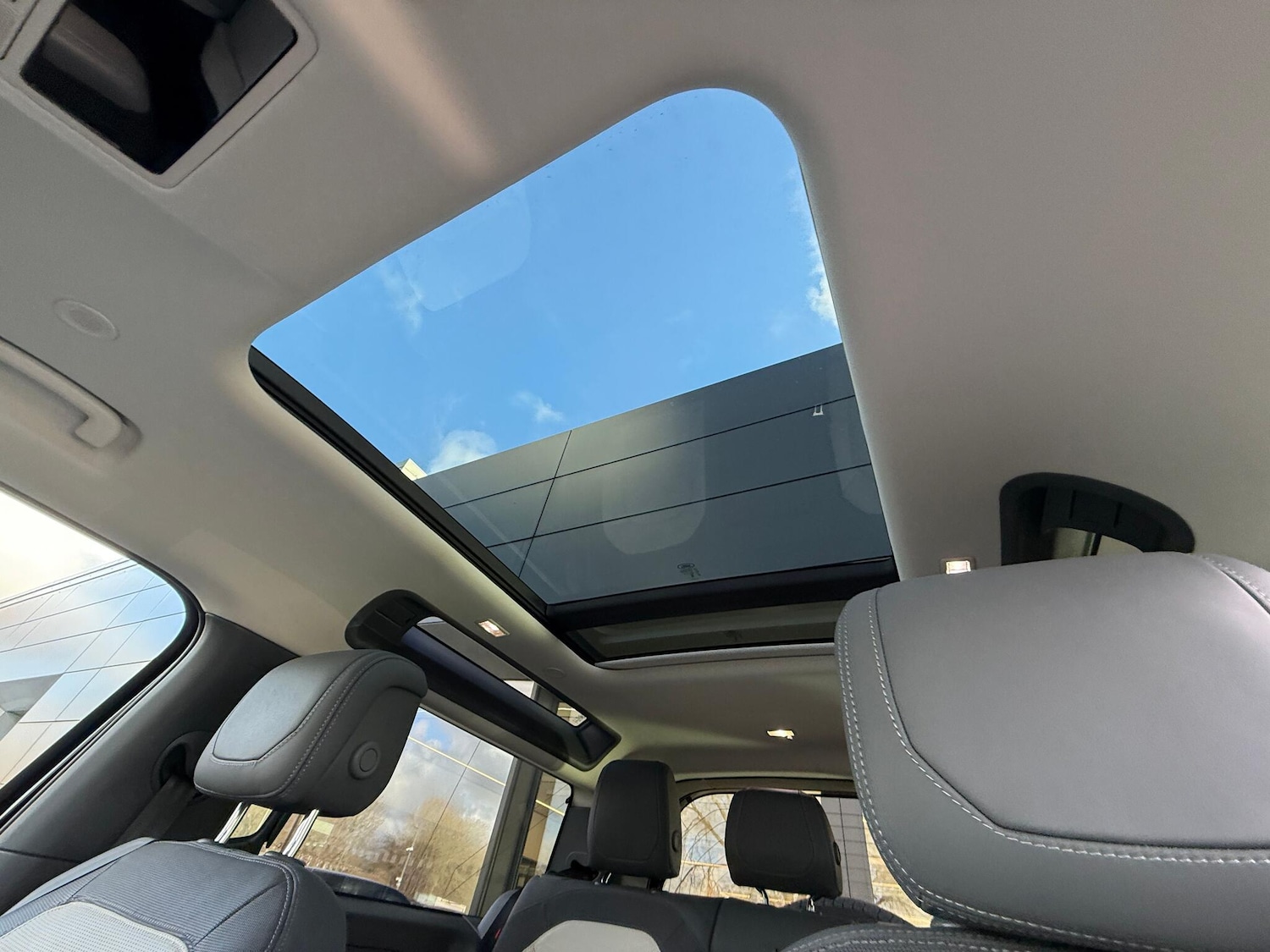 Used Land Rover Defender 2023 for sale - 77230542: Photo 5