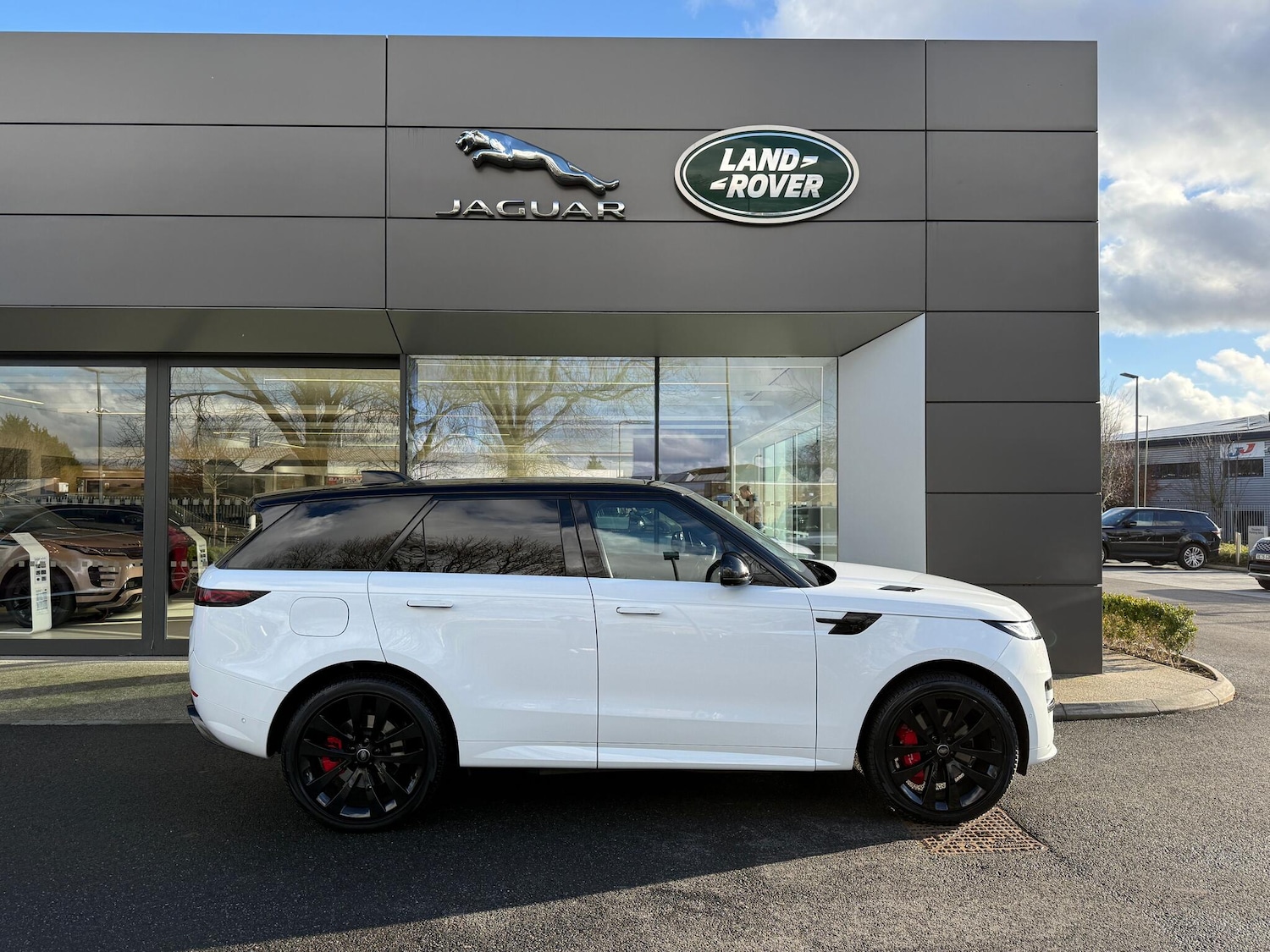 Used Land Rover Range Rover Sport 2024 for sale - 77359263: Photo 2