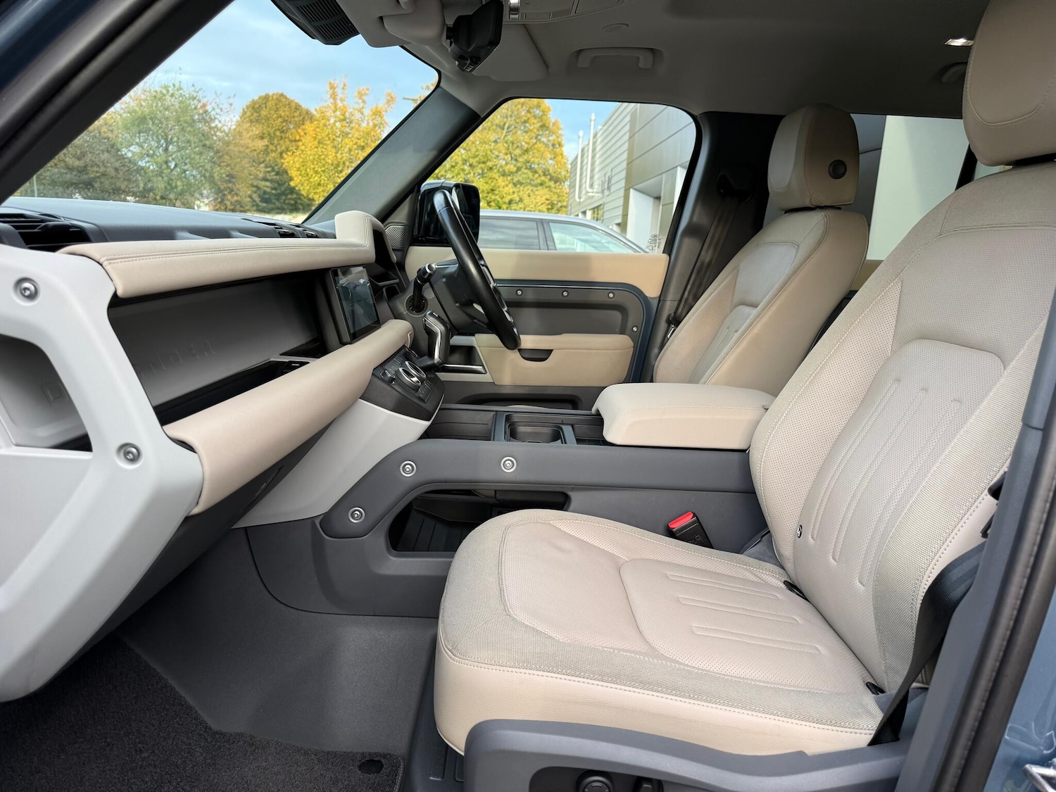 Used Land Rover Defender 110 2021 for sale - 76389349: Photo 10