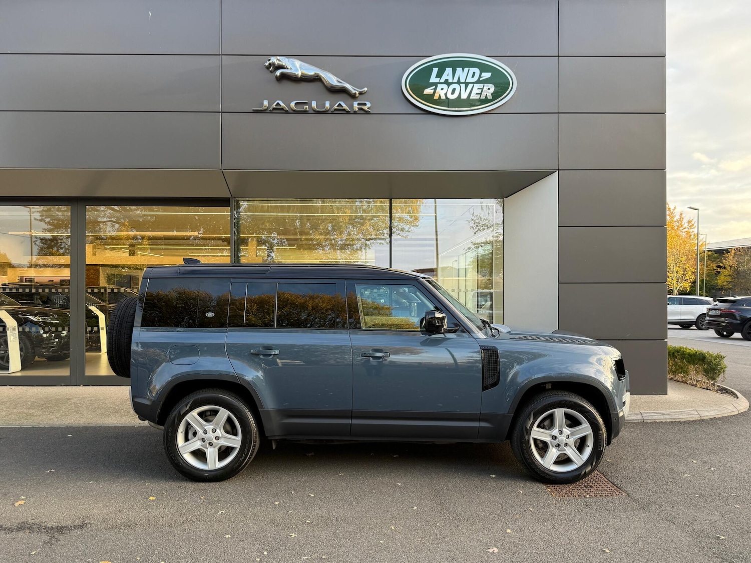 Used Land Rover Defender 110 2021 for sale - 76389349: Photo 2