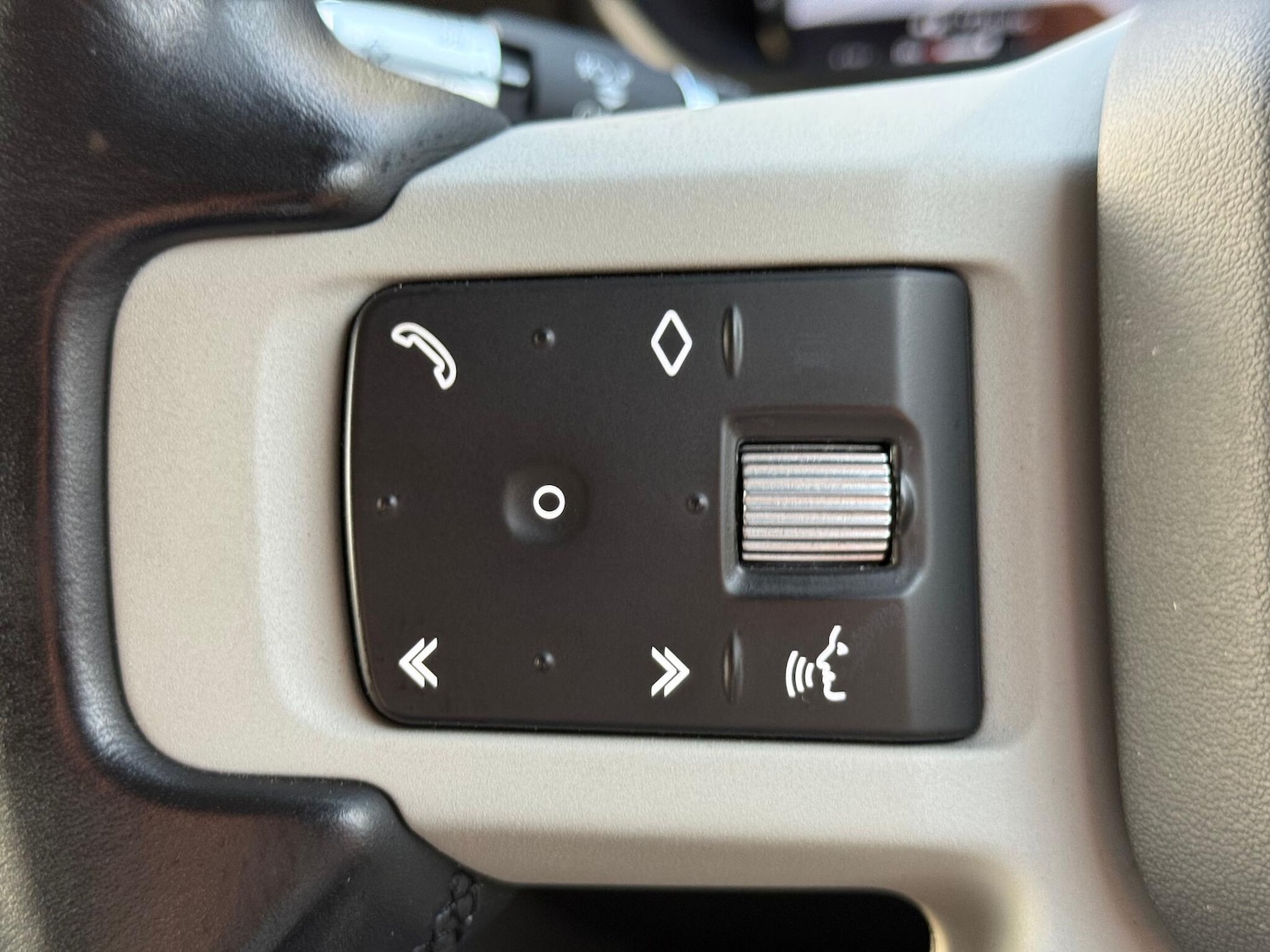 Used Land Rover Defender 110 2021 for sale - 76389349: Photo 23