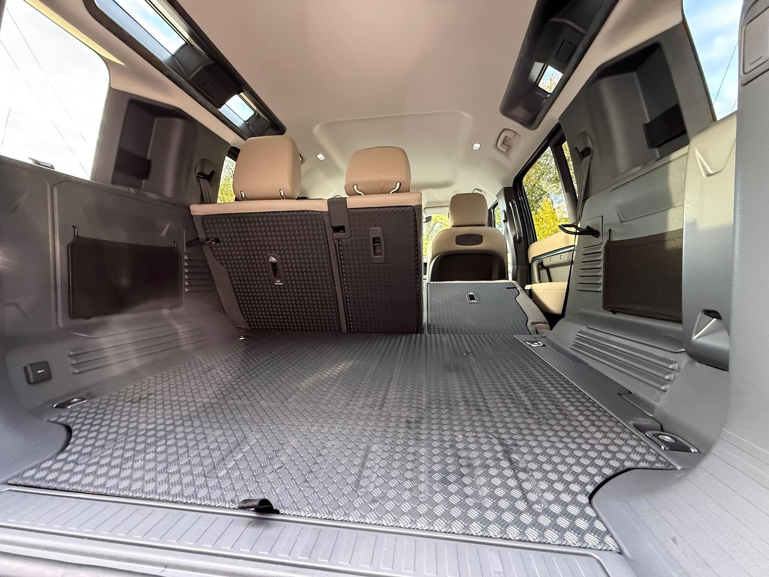 Used Land Rover Defender 110 2021 for sale - 76389349: Photo 38