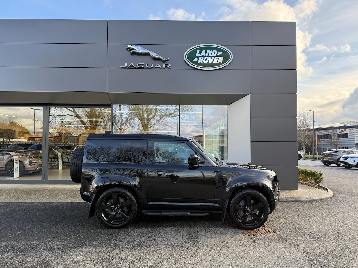 Used Land Rover Defender 2022 for sale - 77495795: Photo 2