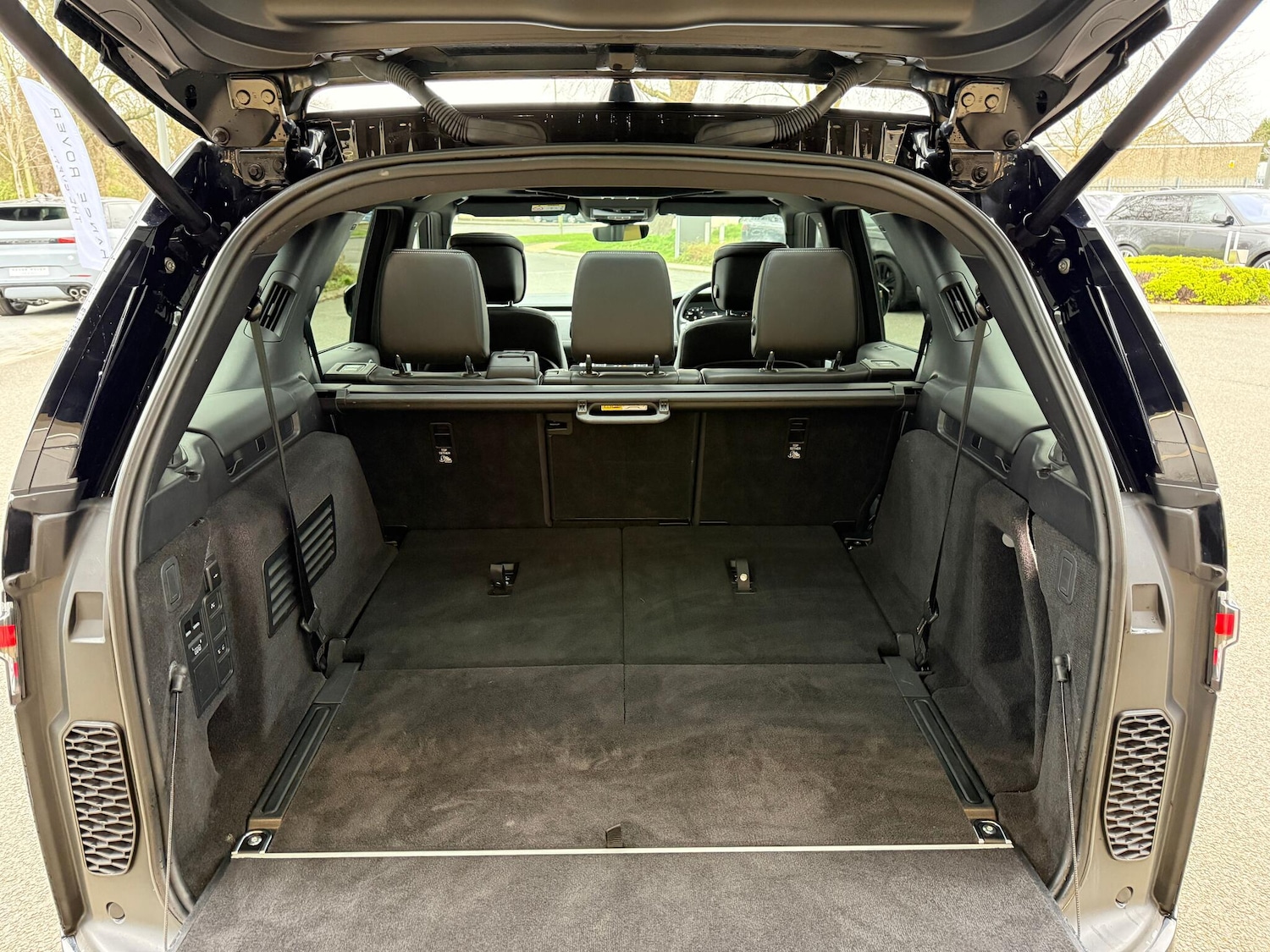 Used Land Rover Discovery 2024 for sale - 77597749: Photo 39