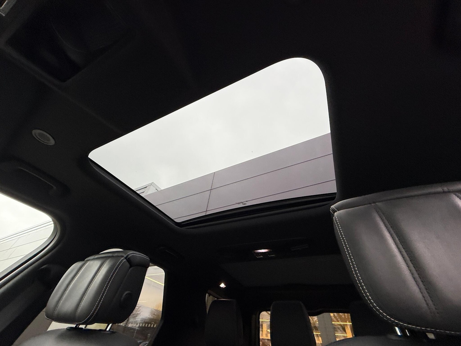 Used Land Rover Discovery 2024 for sale - 77597749: Photo 5