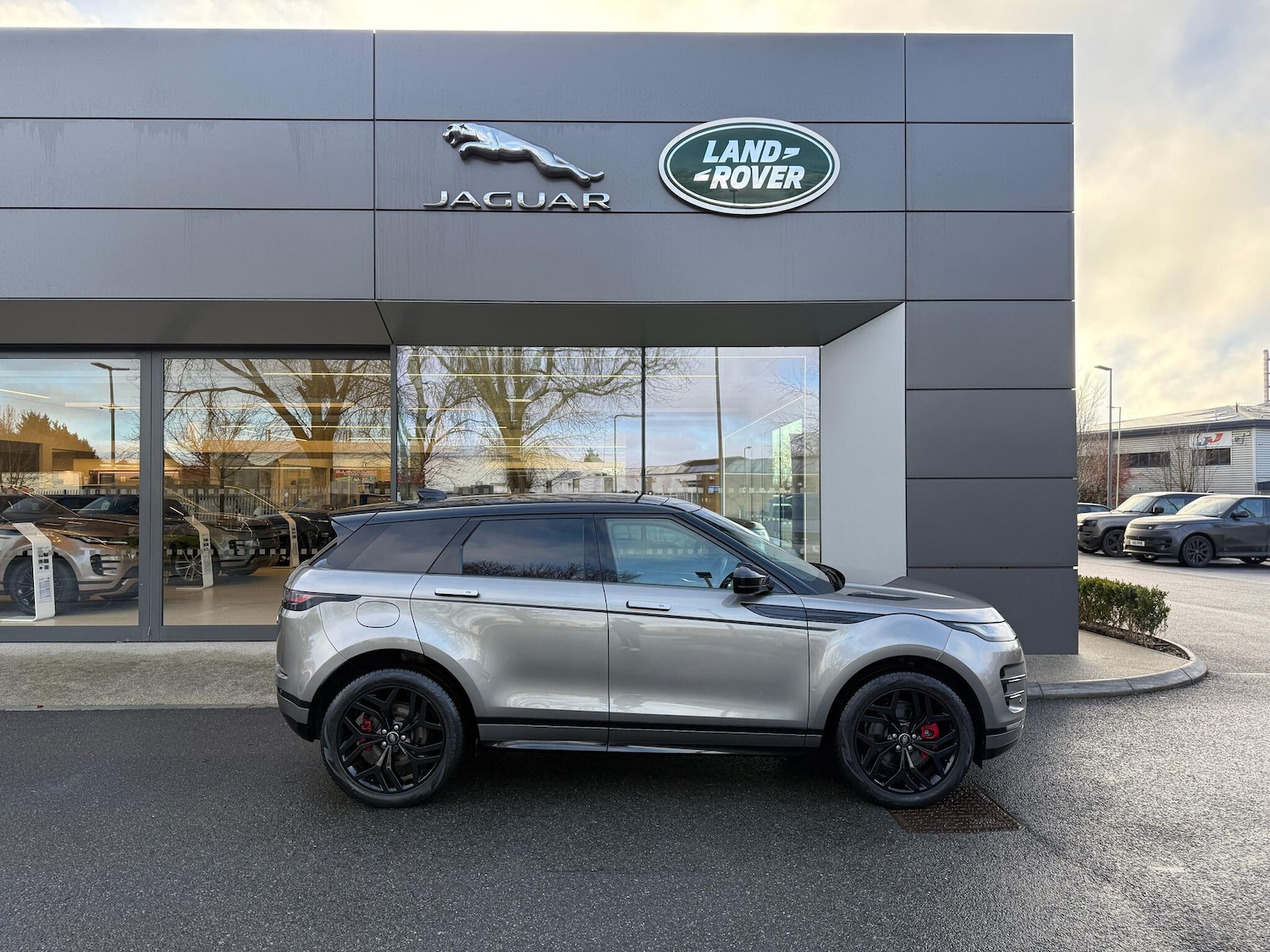 Used Land Rover Range Rover Evoque 2023 for sale - 77455567: Photo 2