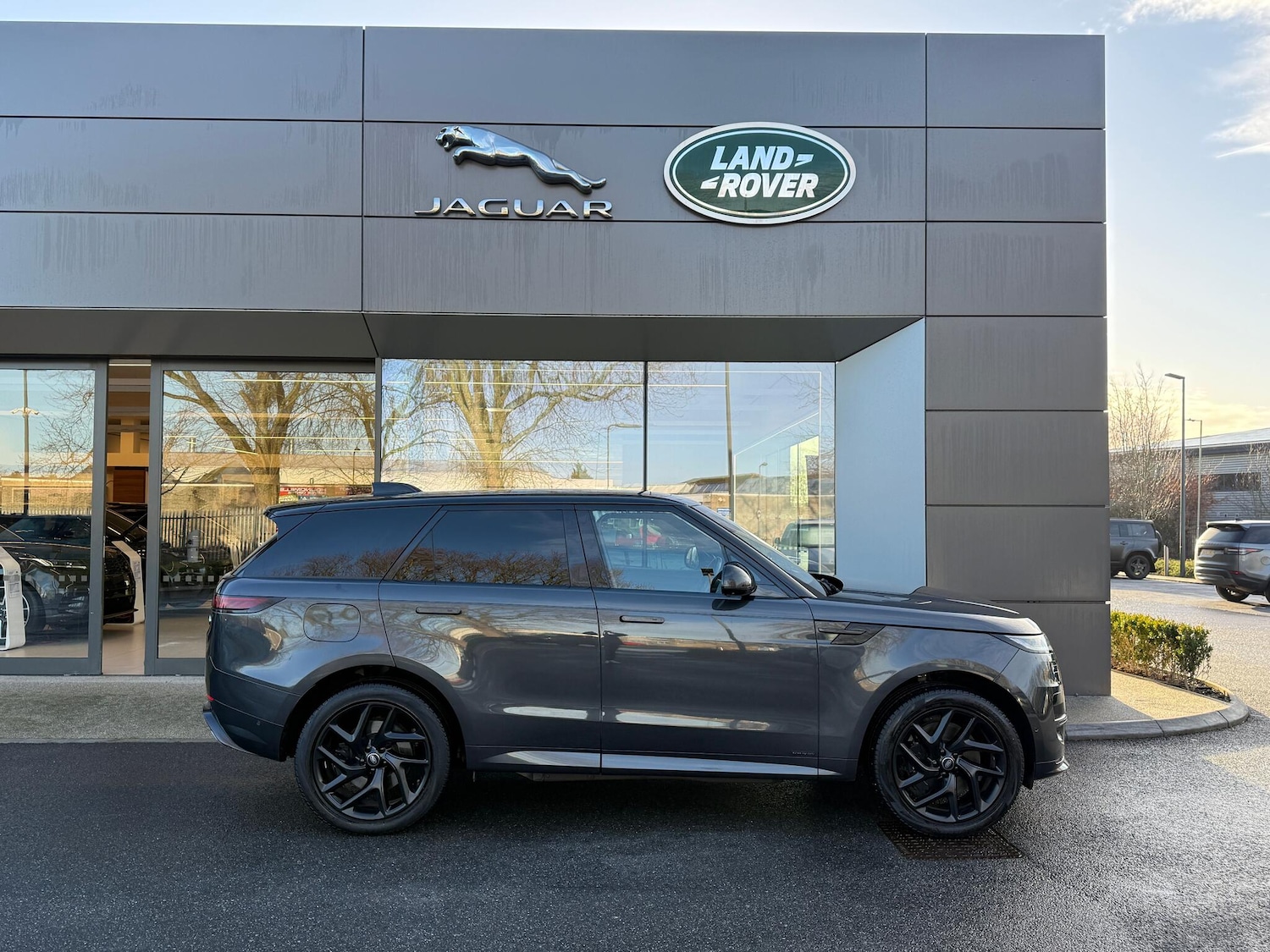 Used Land Rover Range Rover Sport 2023 for sale - 77131426: Photo 2