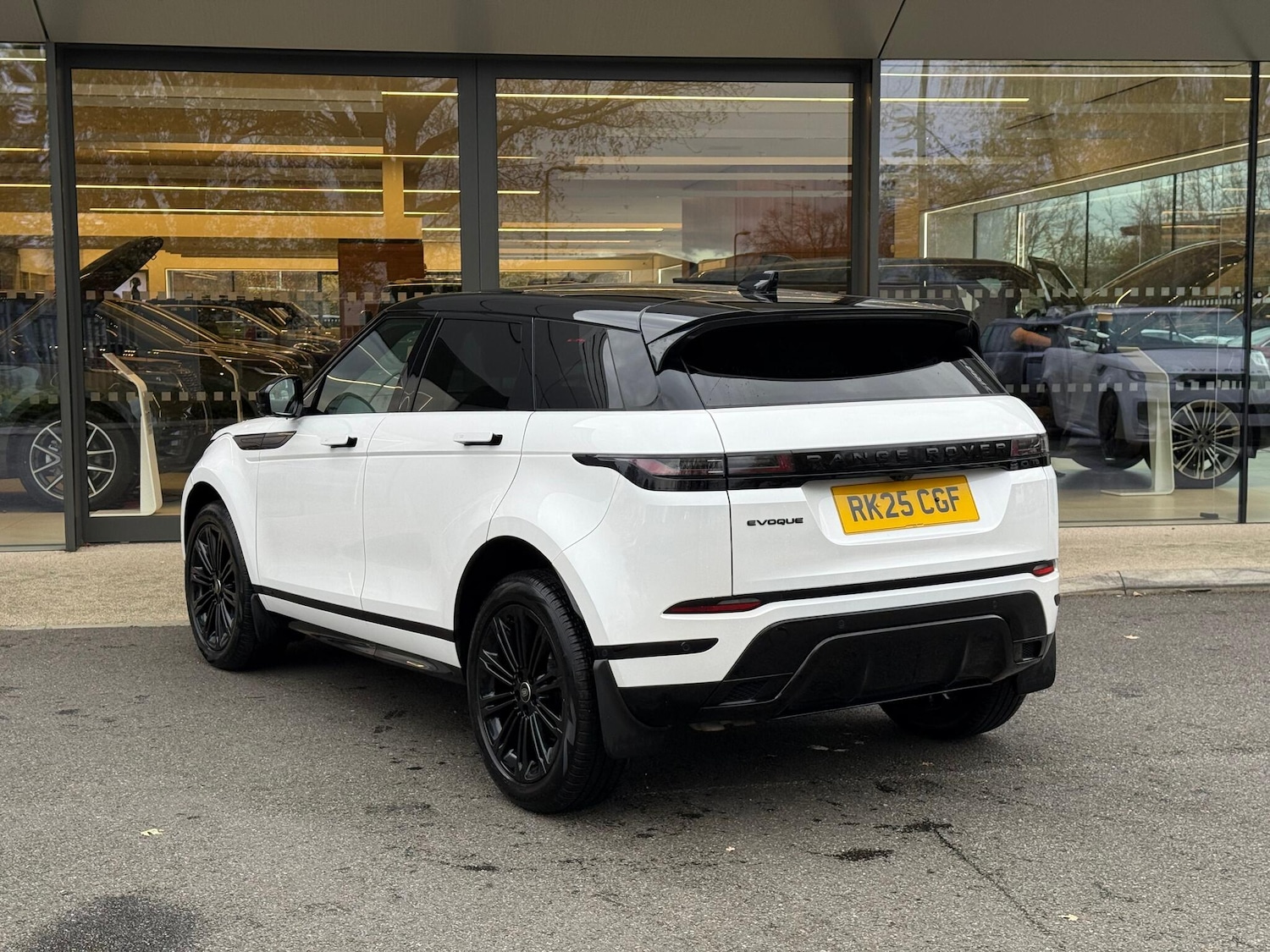 Used Land Rover Range Rover Evoque 2025 for sale - 76227744: Photo 2