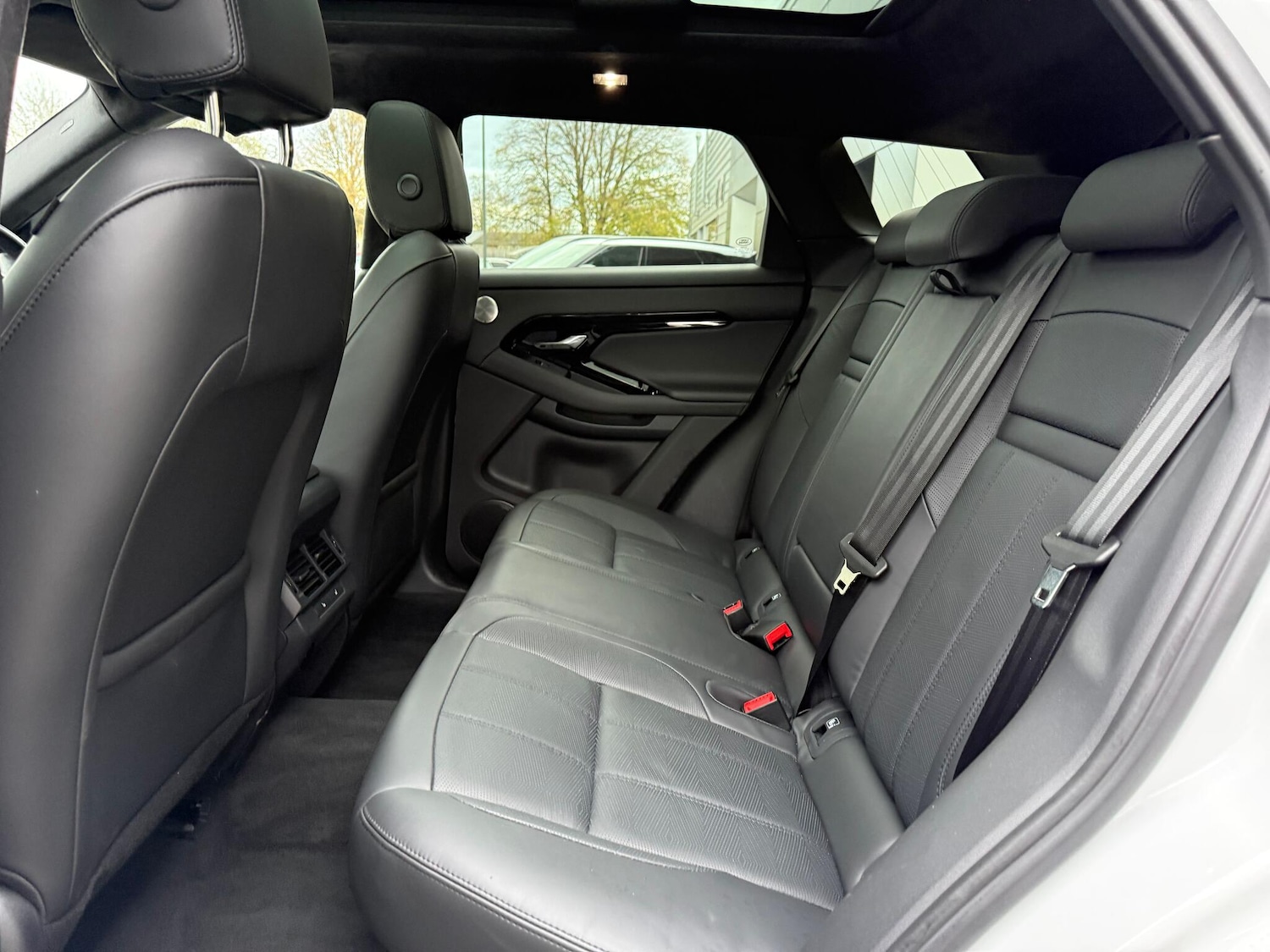 Used Land Rover Range Rover Evoque 2025 for sale - 76227744: Photo 4