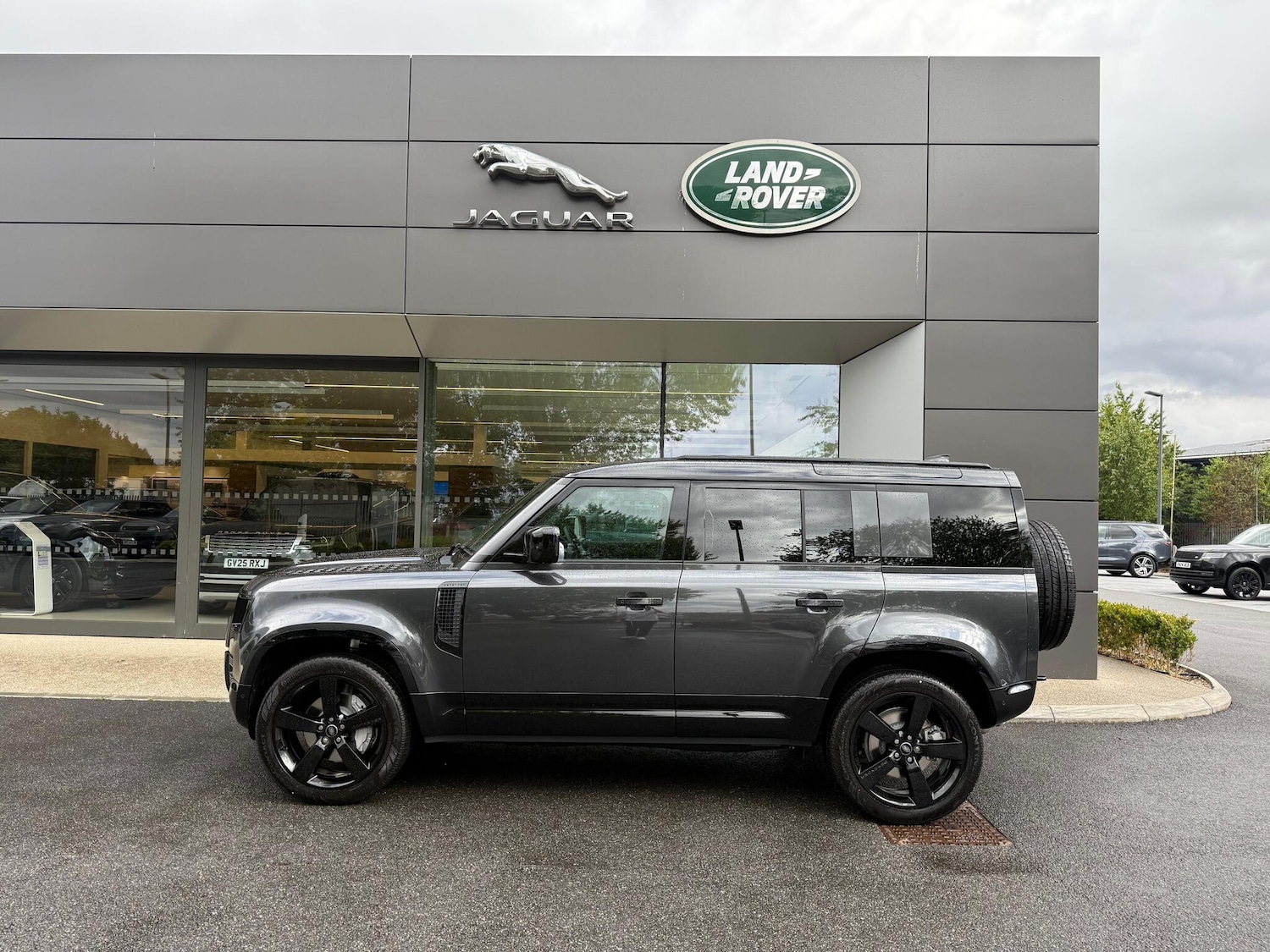 Used Land Rover Defender 2025 for sale - 76765441: Photo 27