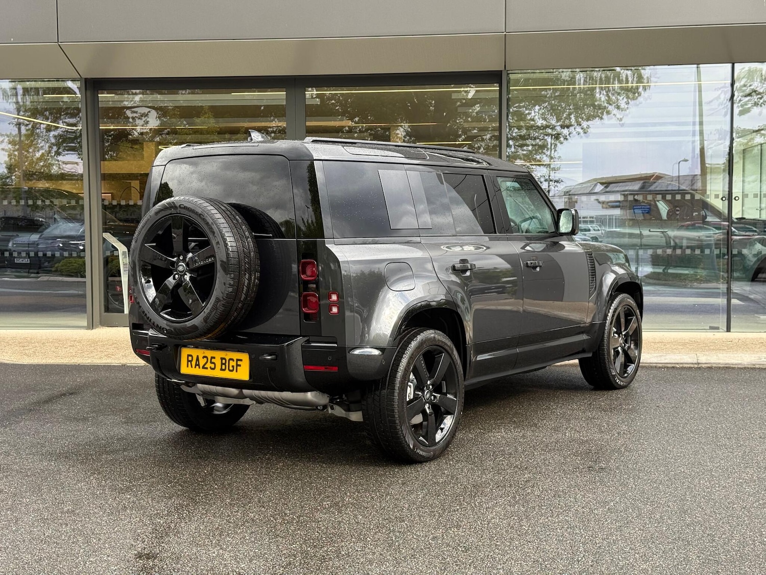 Used Land Rover Defender 2025 for sale - 76765441: Photo 7