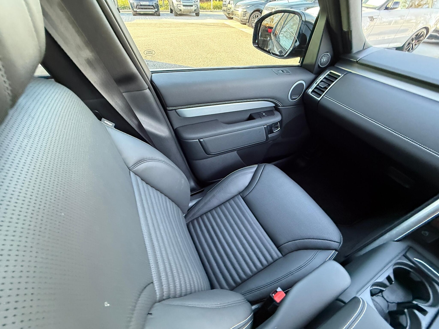 Used Land Rover Discovery 2025 for sale - 77074829: Photo 12