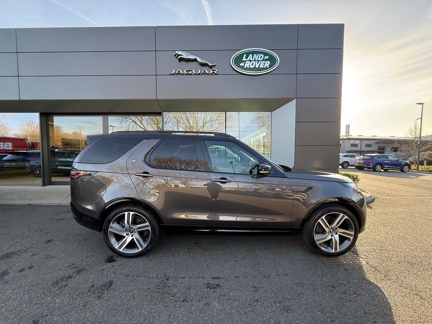 Used Land Rover Discovery 2025 for sale - 77074829: Photo 2