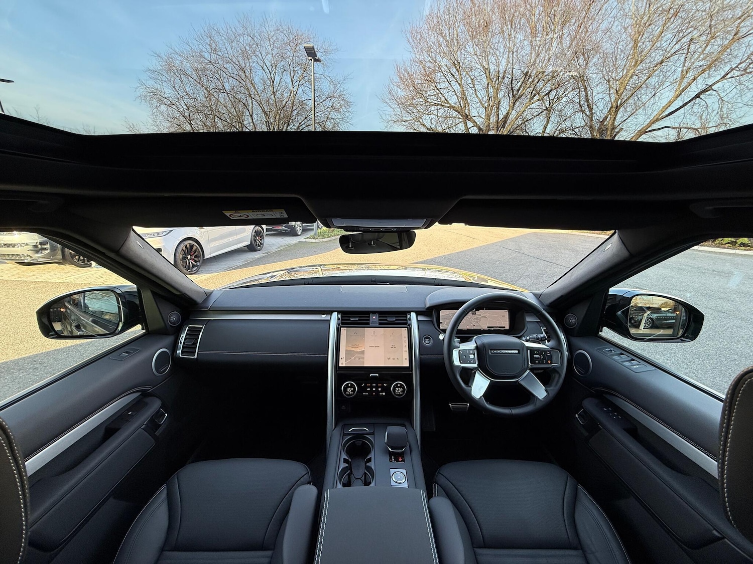 Used Land Rover Discovery 2025 for sale - 77074829: Photo 3