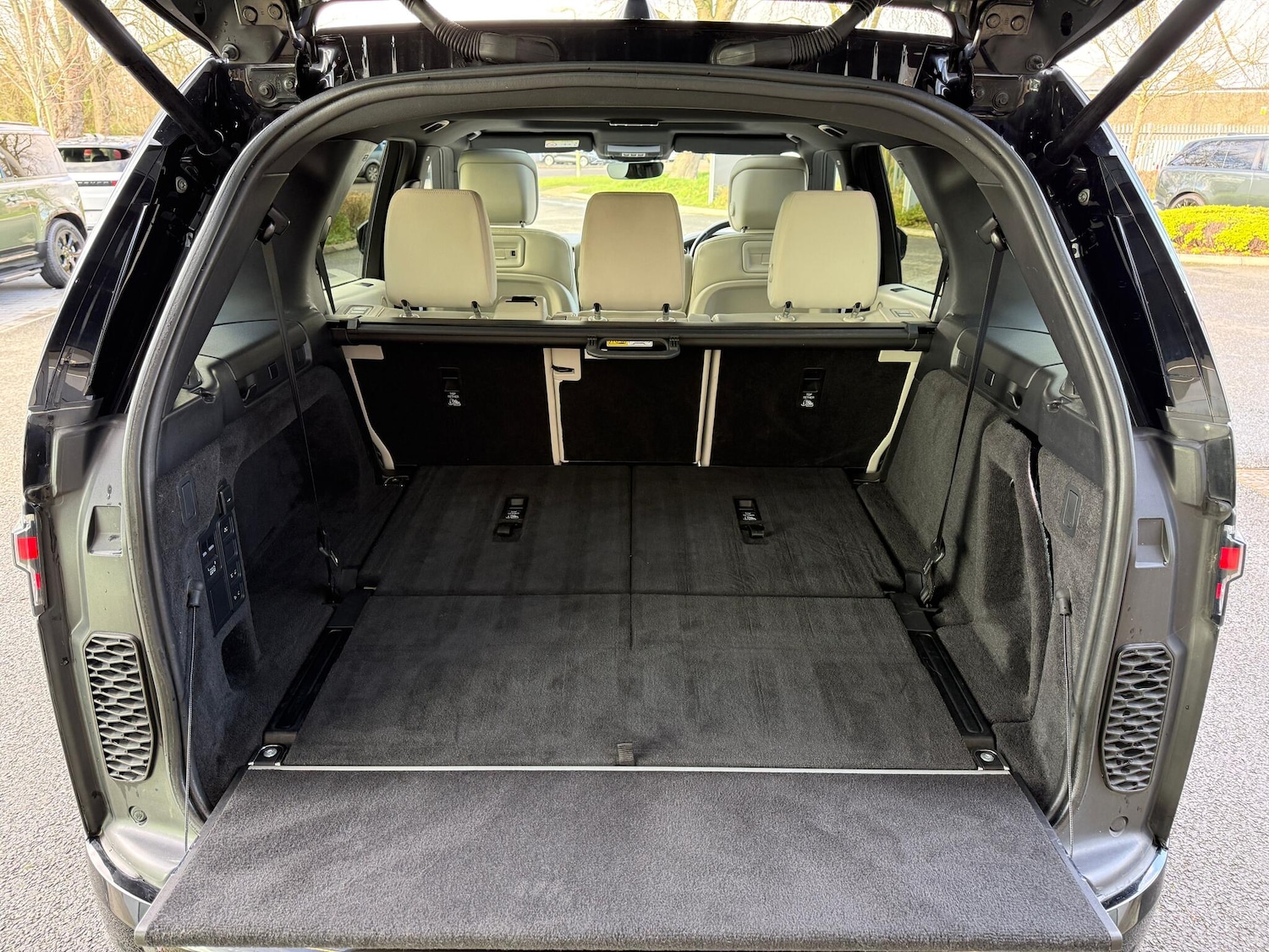 Used Land Rover Discovery 2021 for sale - 77376617: Photo 43