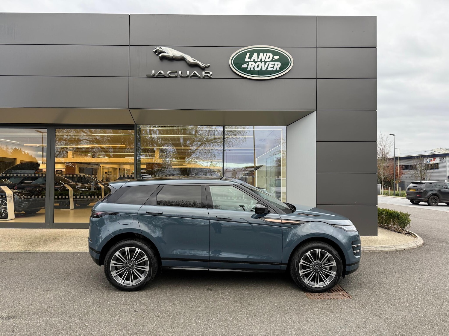 Used Land Rover Range Rover Evoque 2025 for sale - 76619774: Photo 2