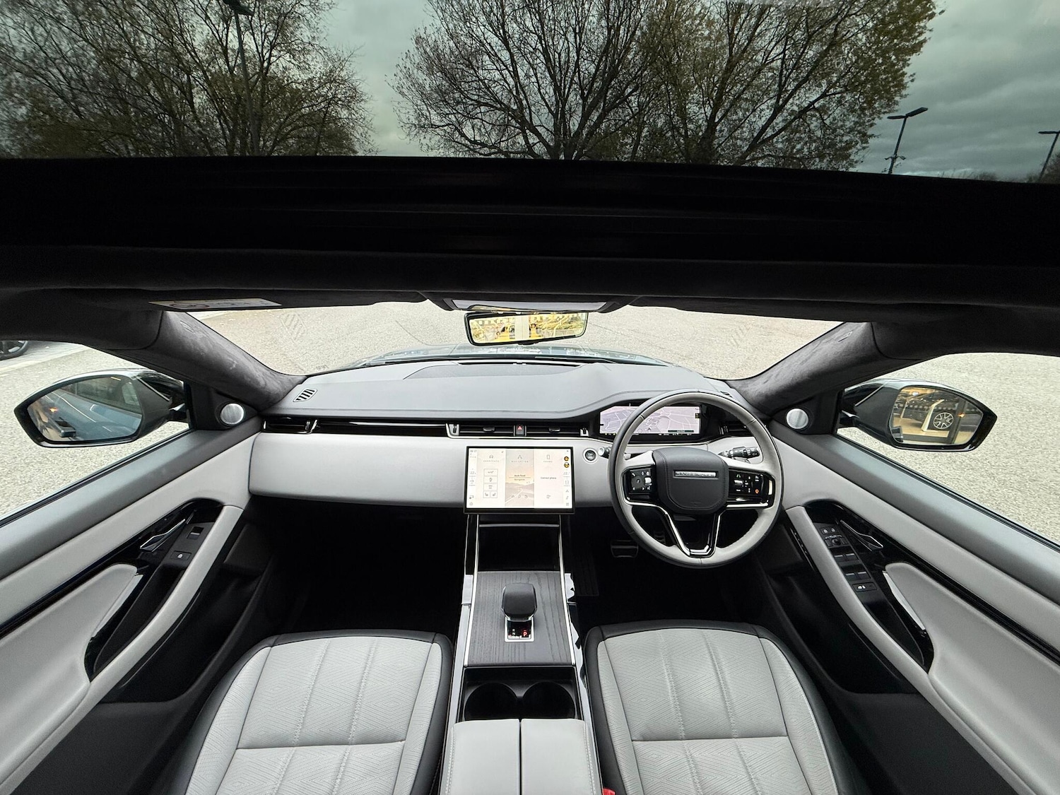 Used Land Rover Range Rover Evoque 2025 for sale - 76619774: Photo 3