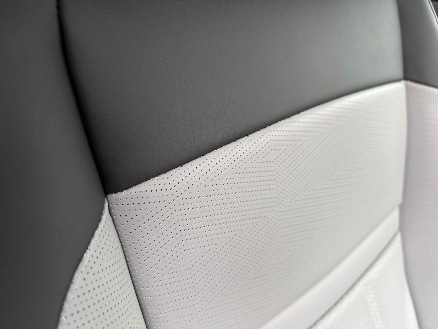 Used Land Rover Range Rover Evoque 2025 for sale - 76619774: Photo 34