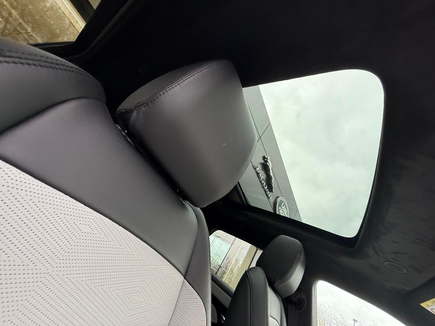 Used Land Rover Range Rover Evoque 2025 for sale - 76619774: Photo 35