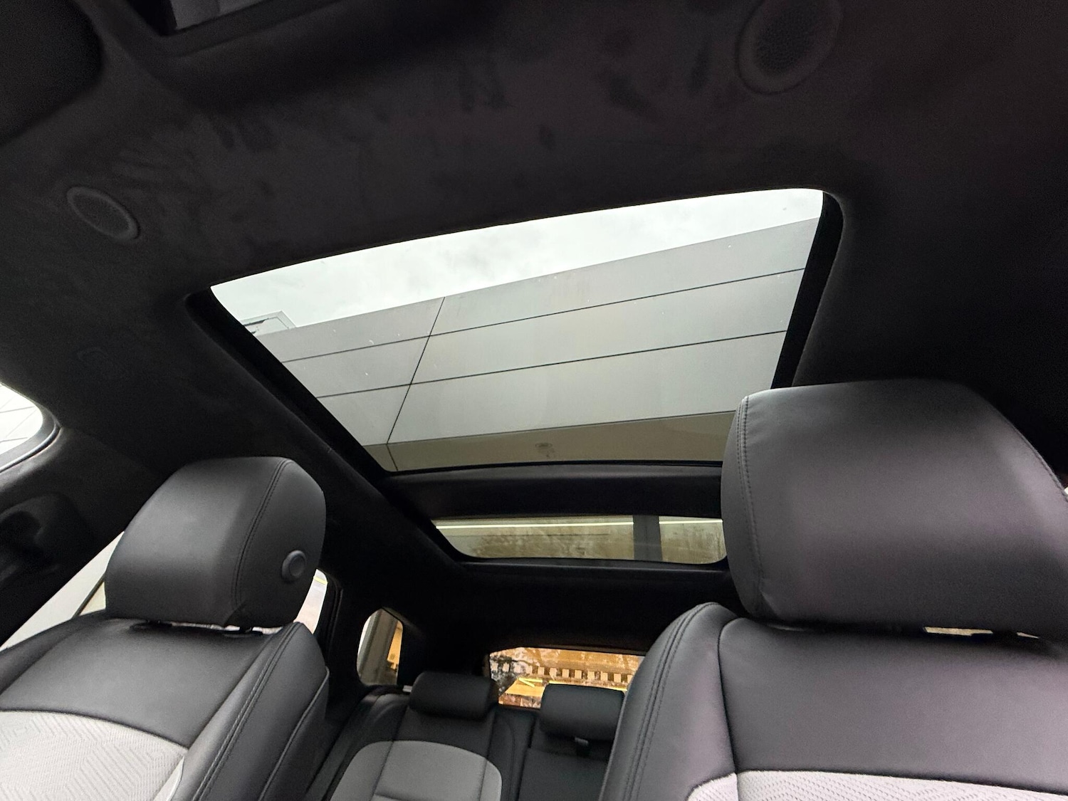 Used Land Rover Range Rover Evoque 2025 for sale - 76619774: Photo 5