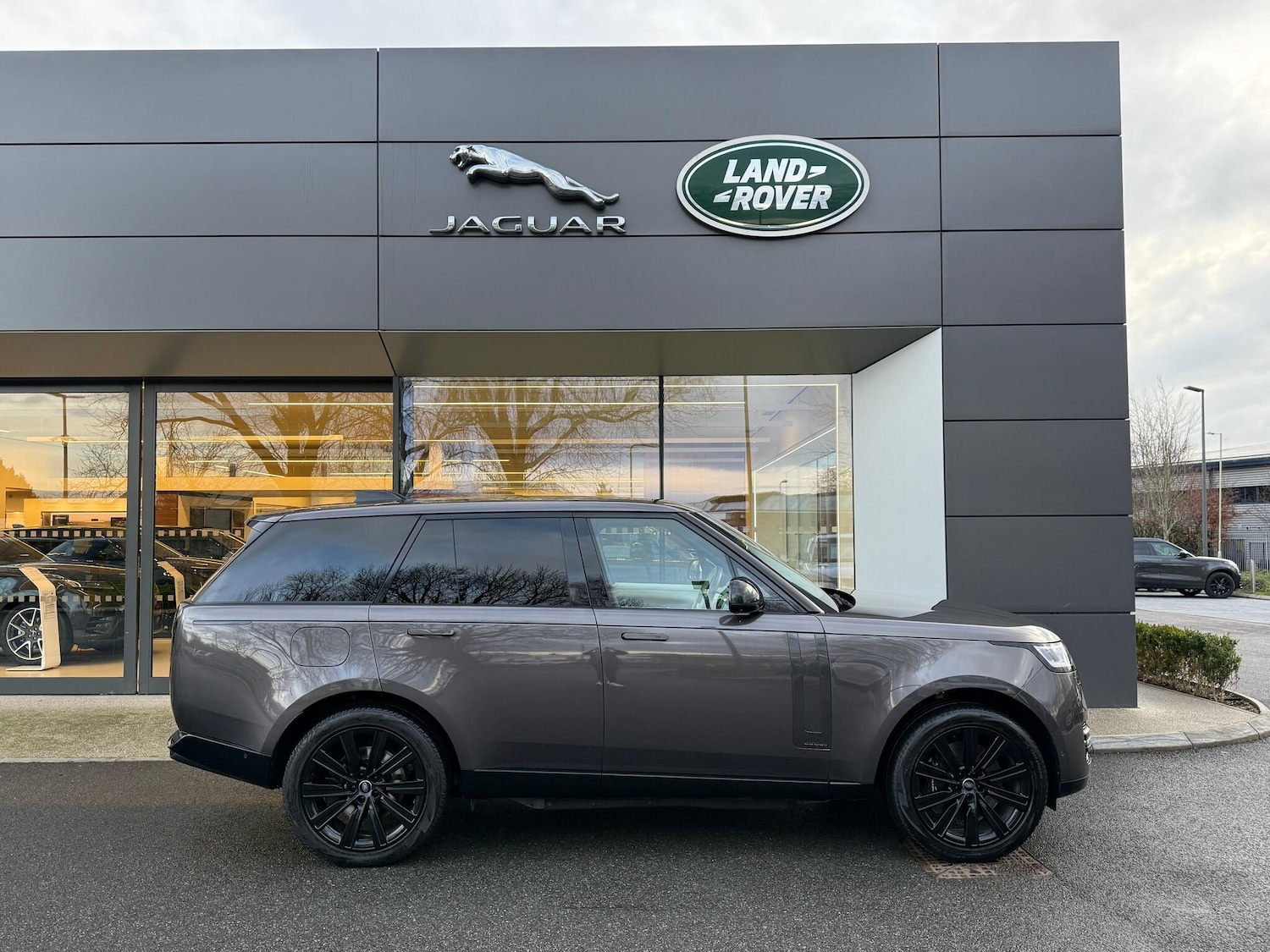 Used Land Rover Range Rover 2024 for sale - 77029530: Photo 2