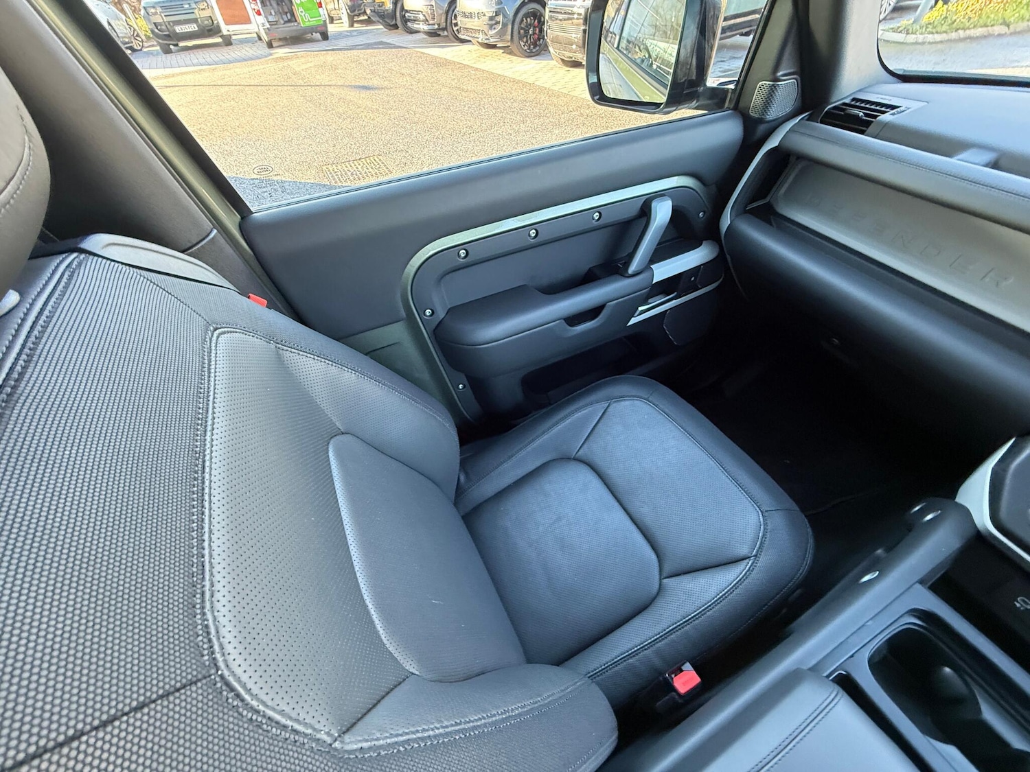 Used Land Rover Defender 2024 for sale - 77203254: Photo 12