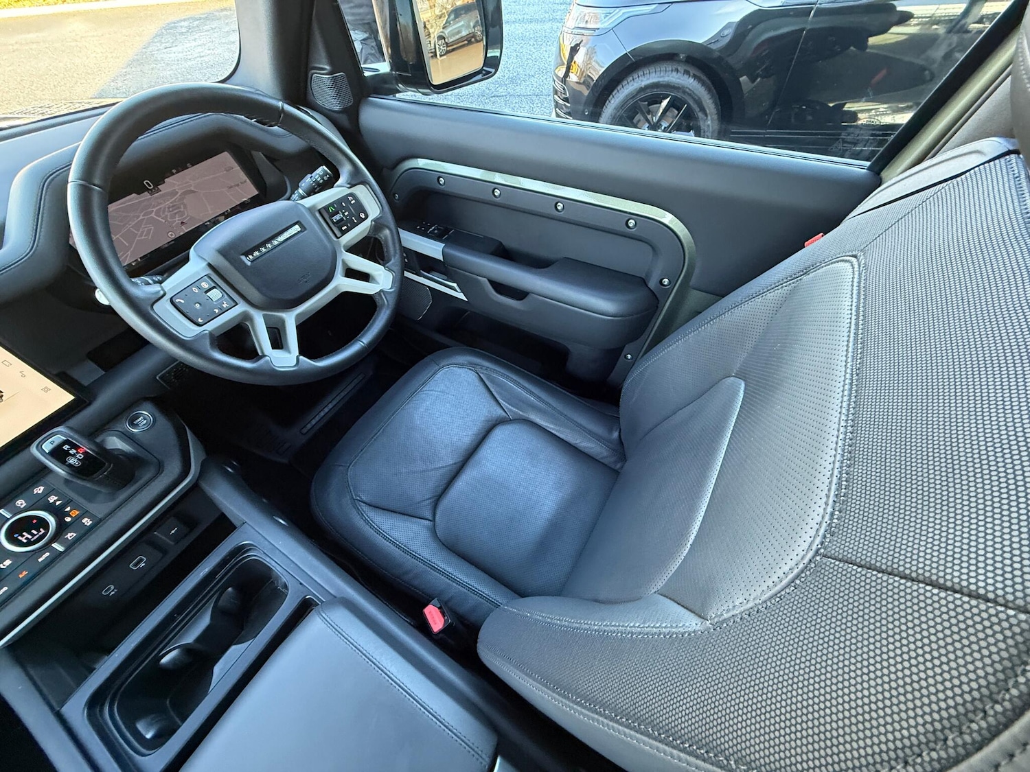 Used Land Rover Defender 2024 for sale - 77203254: Photo 13