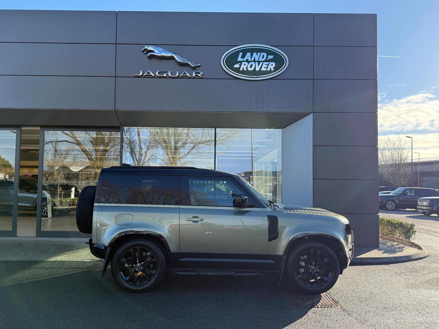 Used Land Rover Defender 2024 for sale - 77203254: Photo 2