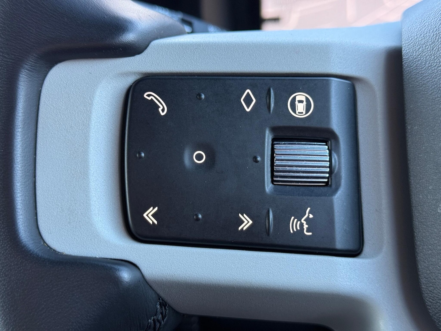 Used Land Rover Defender 2024 for sale - 77203254: Photo 25