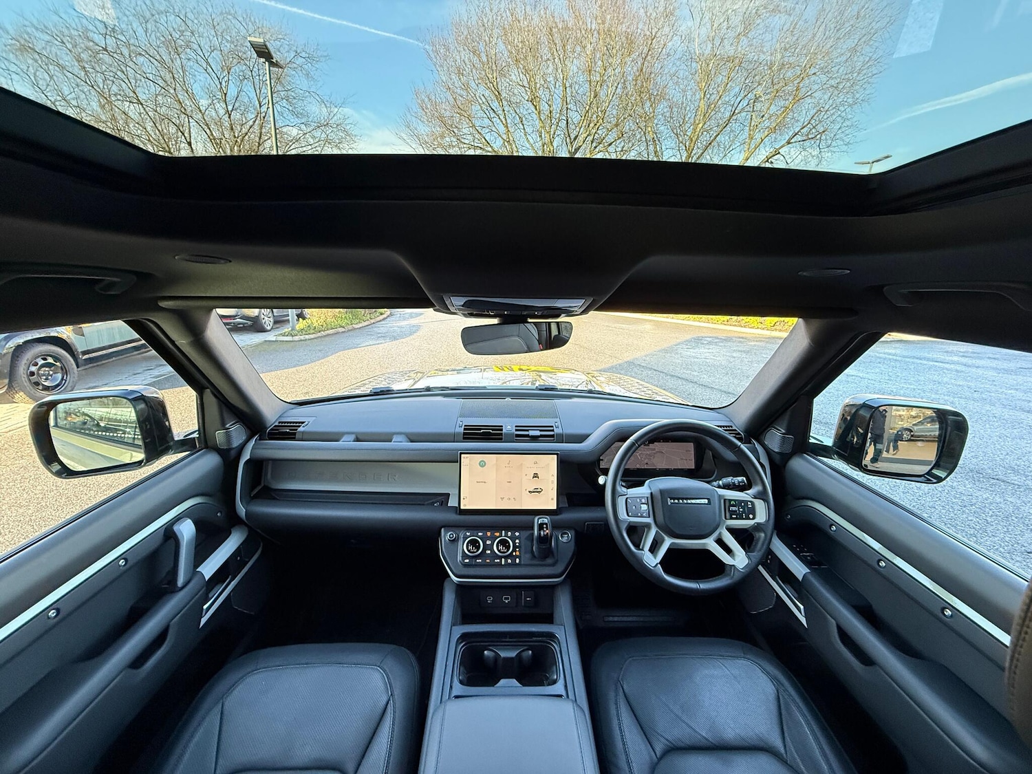 Used Land Rover Defender 2024 for sale - 77203254: Photo 3