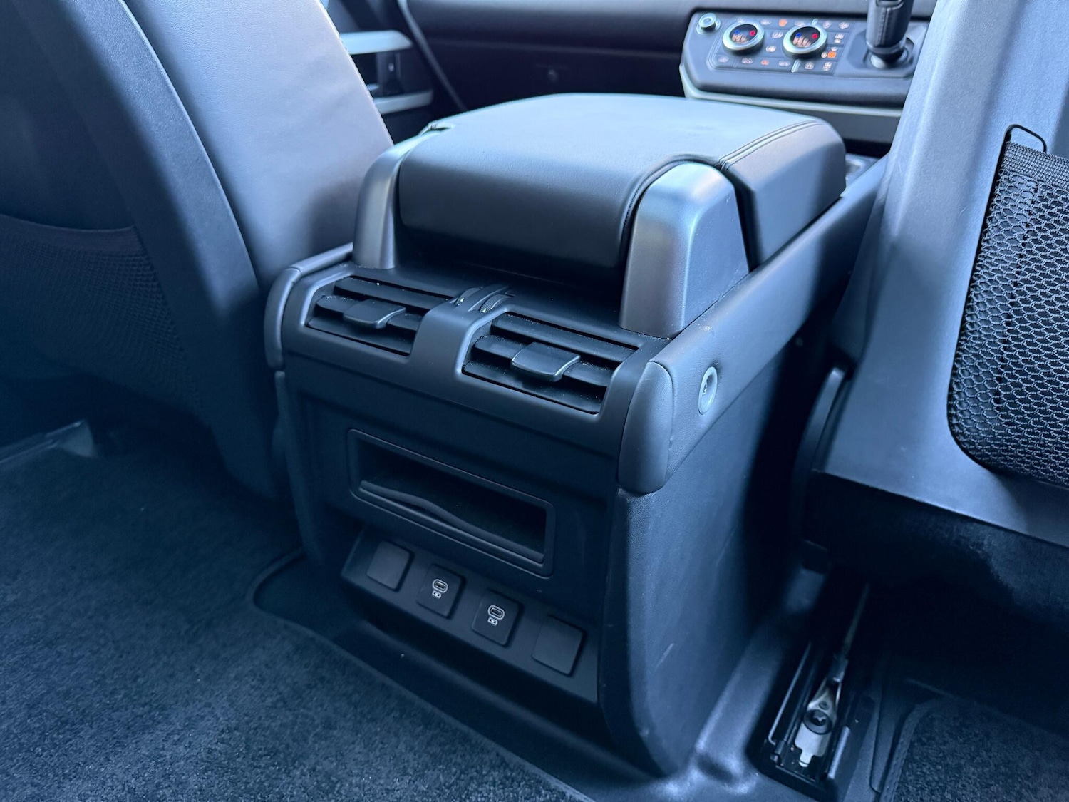 Used Land Rover Defender 2024 for sale - 77203254: Photo 32