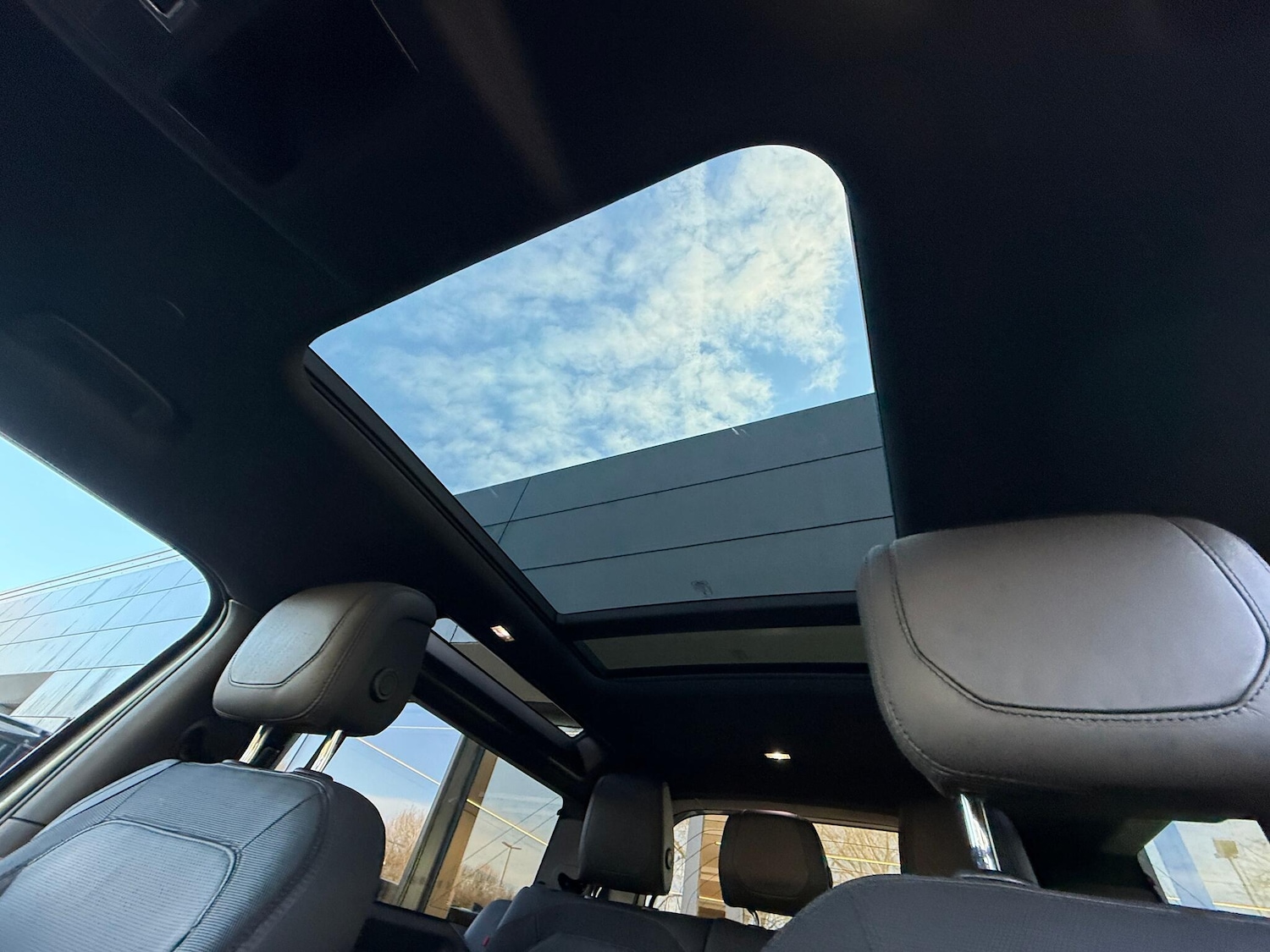 Used Land Rover Defender 2024 for sale - 77203254: Photo 5