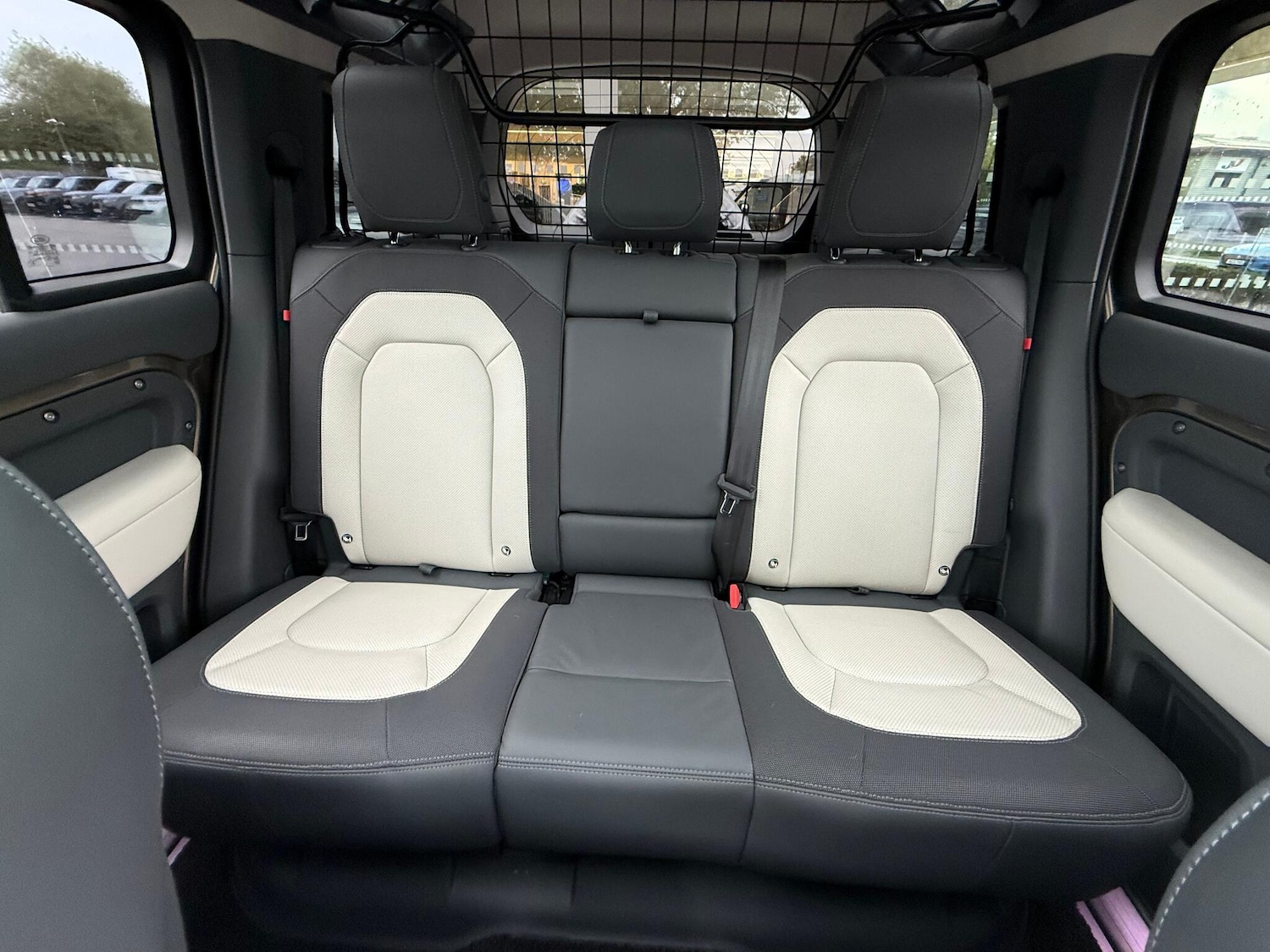 Used Land Rover Defender 110 2022 for sale - 76137532: Photo 11