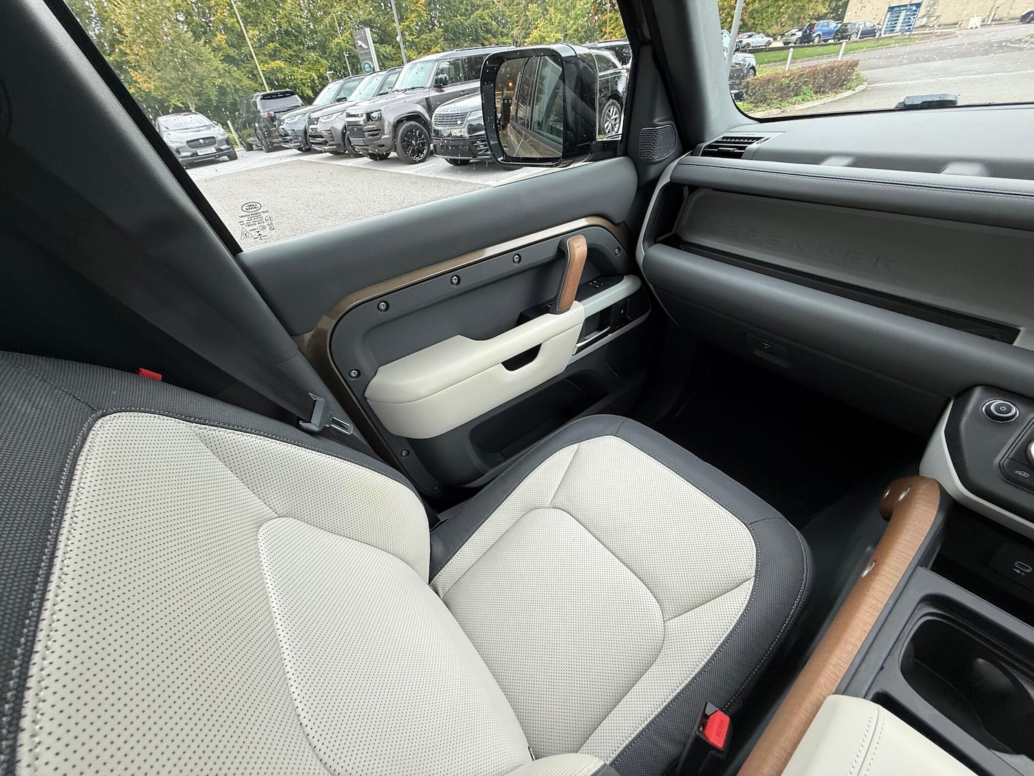 Used Land Rover Defender 110 2022 for sale - 76137532: Photo 12