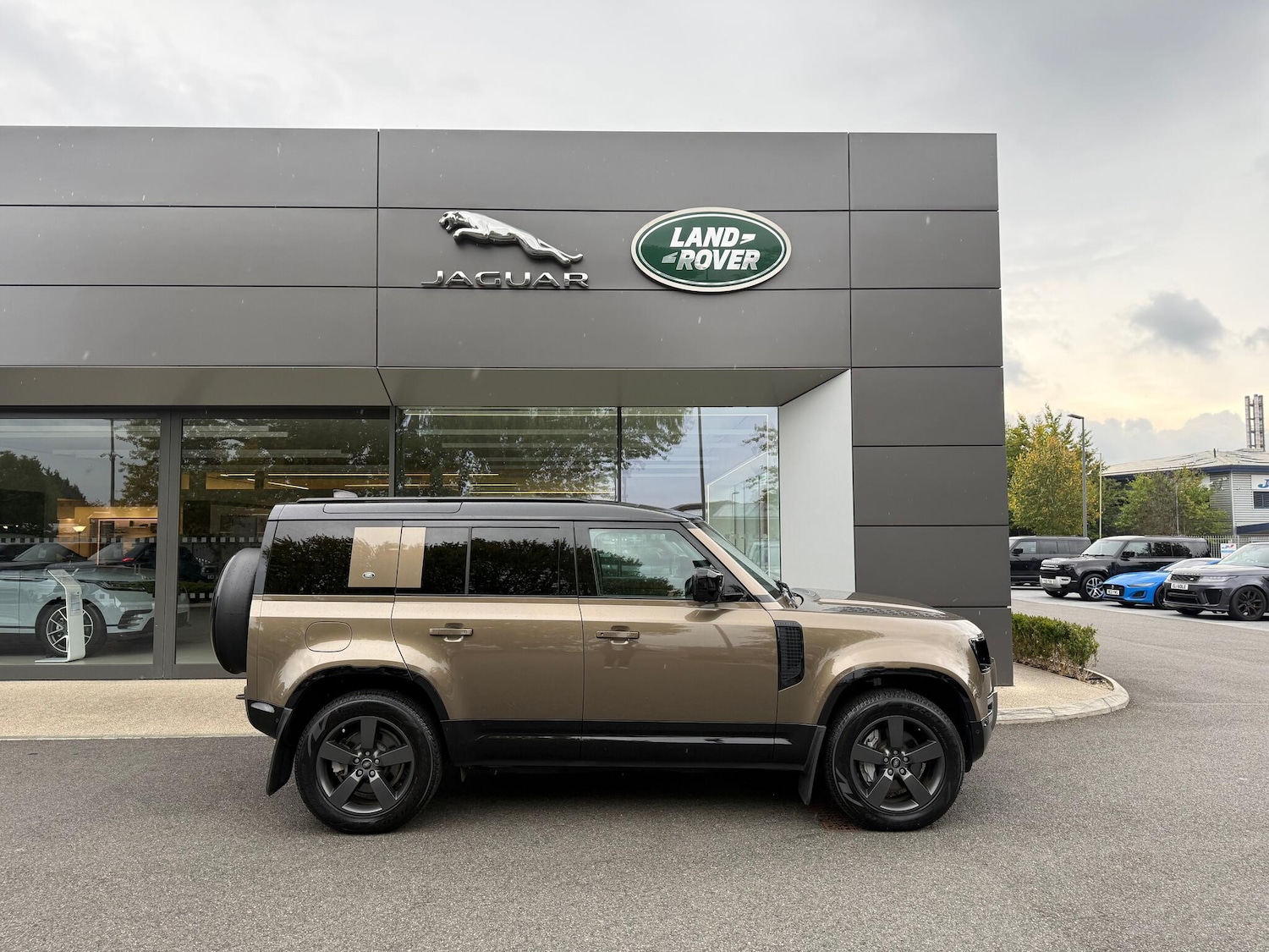 Used Land Rover Defender 110 2022 for sale - 76137532: Photo 2