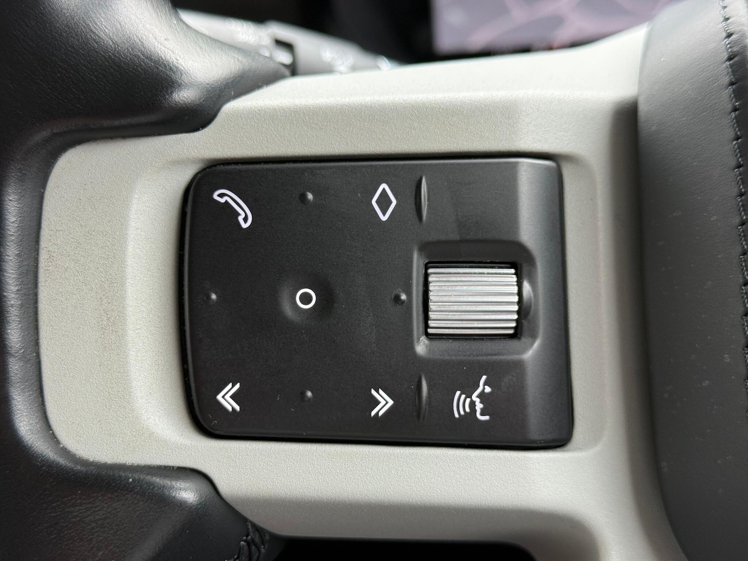 Used Land Rover Defender 110 2022 for sale - 76137532: Photo 26