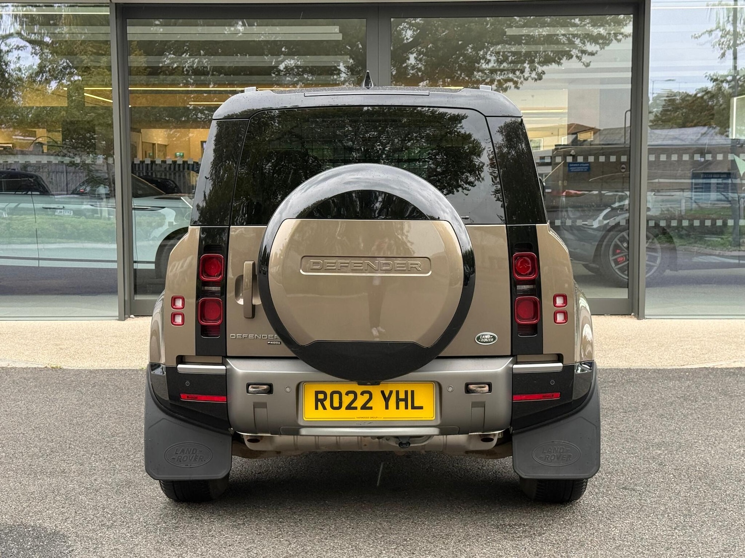 Used Land Rover Defender 110 2022 for sale - 76137532: Photo 8