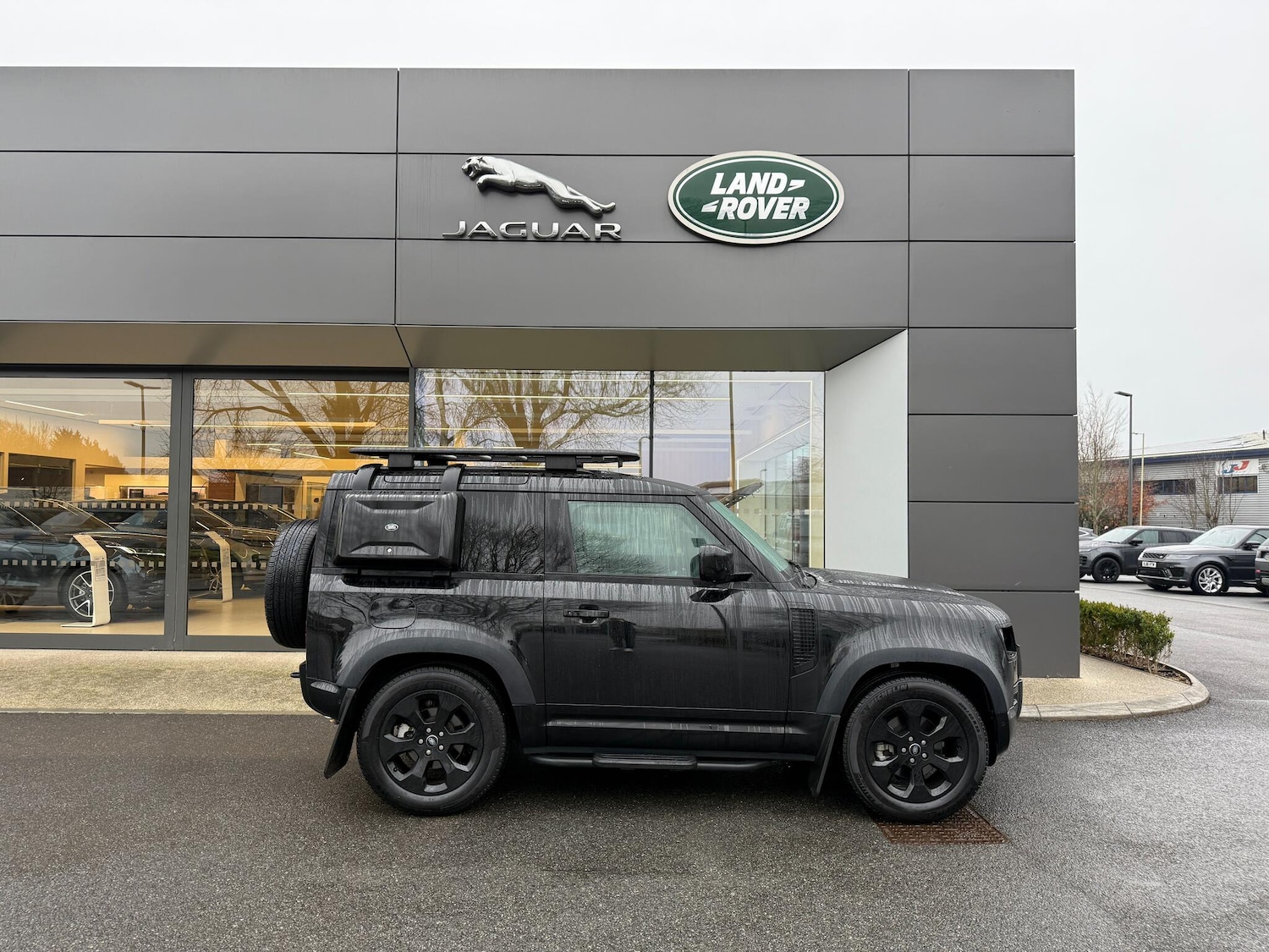 Used Land Rover Defender 2024 for sale - 77143282: Photo 2