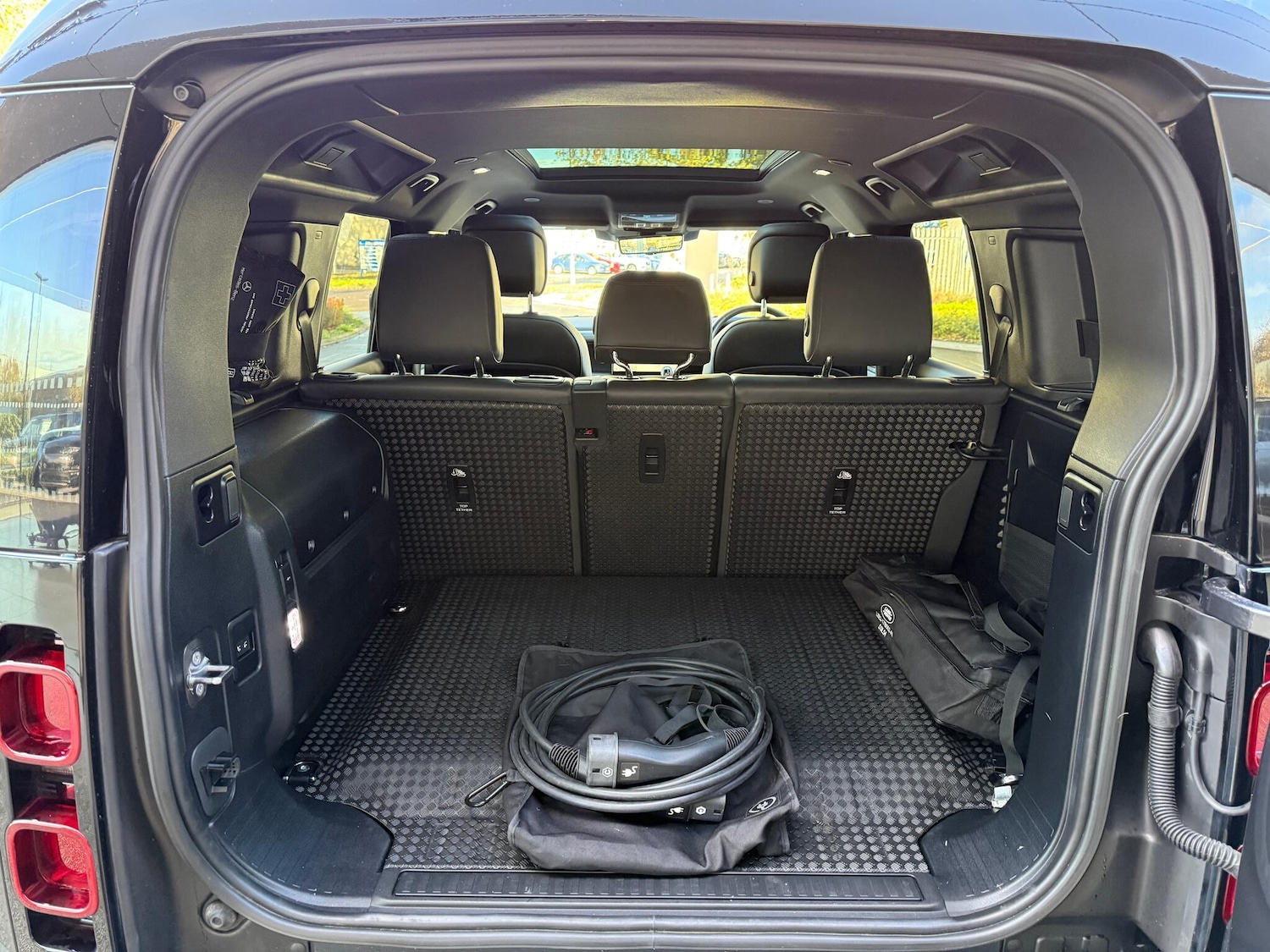 Used Land Rover Defender 110 2023 for sale - 76472367: Photo 39