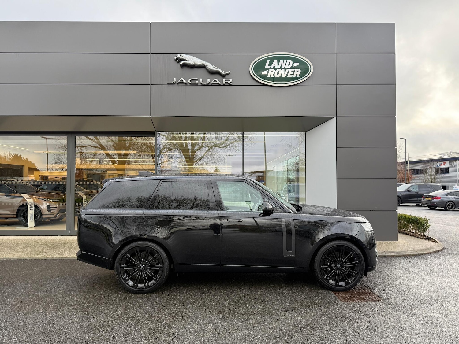 Used Land Rover Range Rover 2024 for sale - 77467918: Photo 2