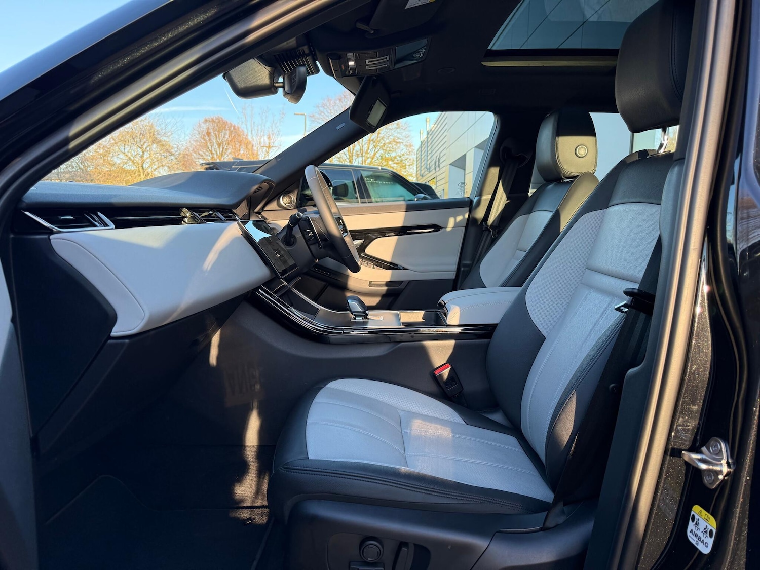 Used Land Rover Range Rover Evoque 2025 for sale - 76226879: Photo 3