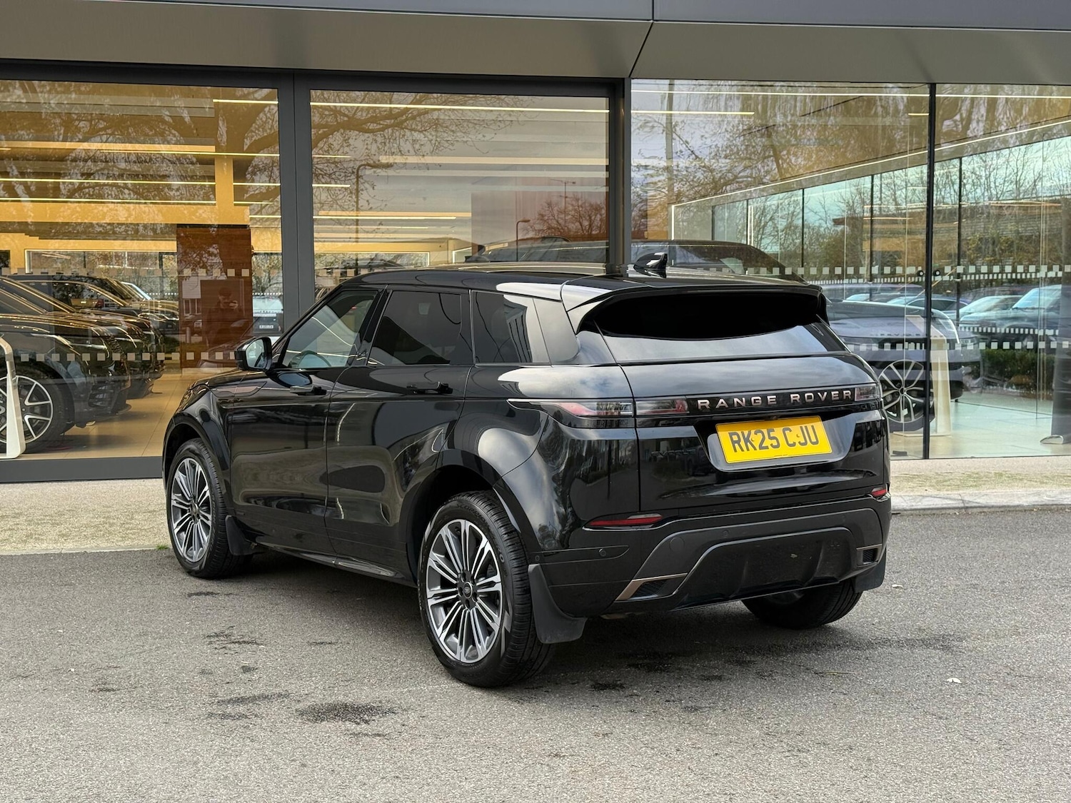 Used Land Rover Range Rover Evoque 2025 for sale - 76226333: Photo 2