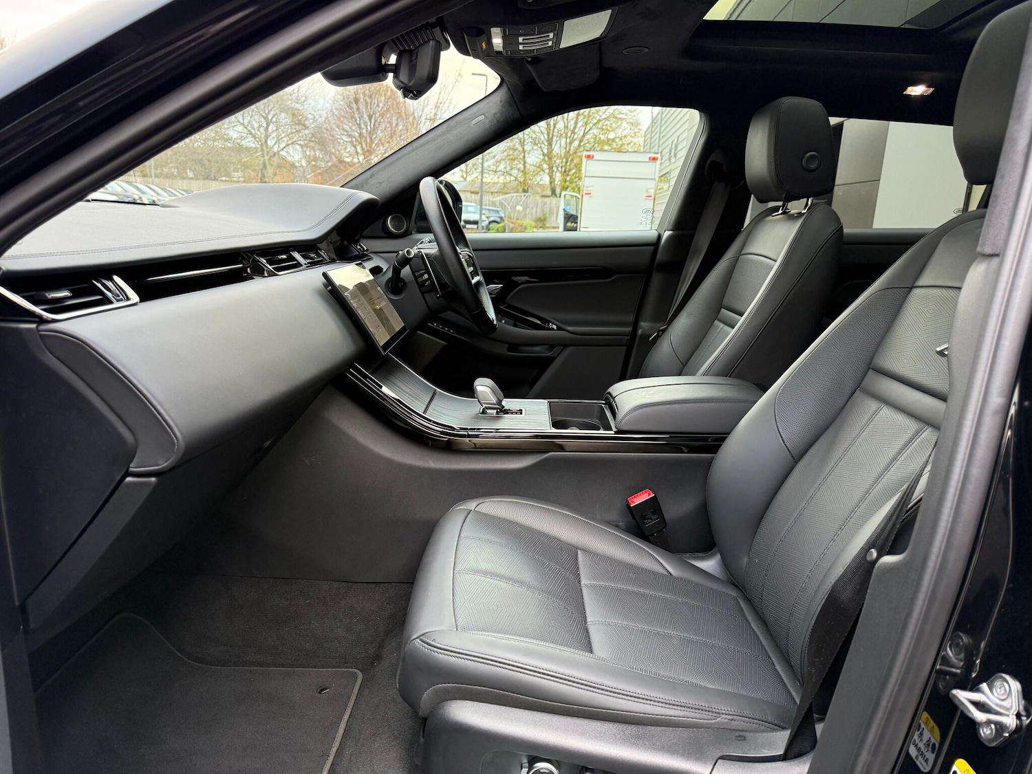 Used Land Rover Range Rover Evoque 2025 for sale - 76226333: Photo 3