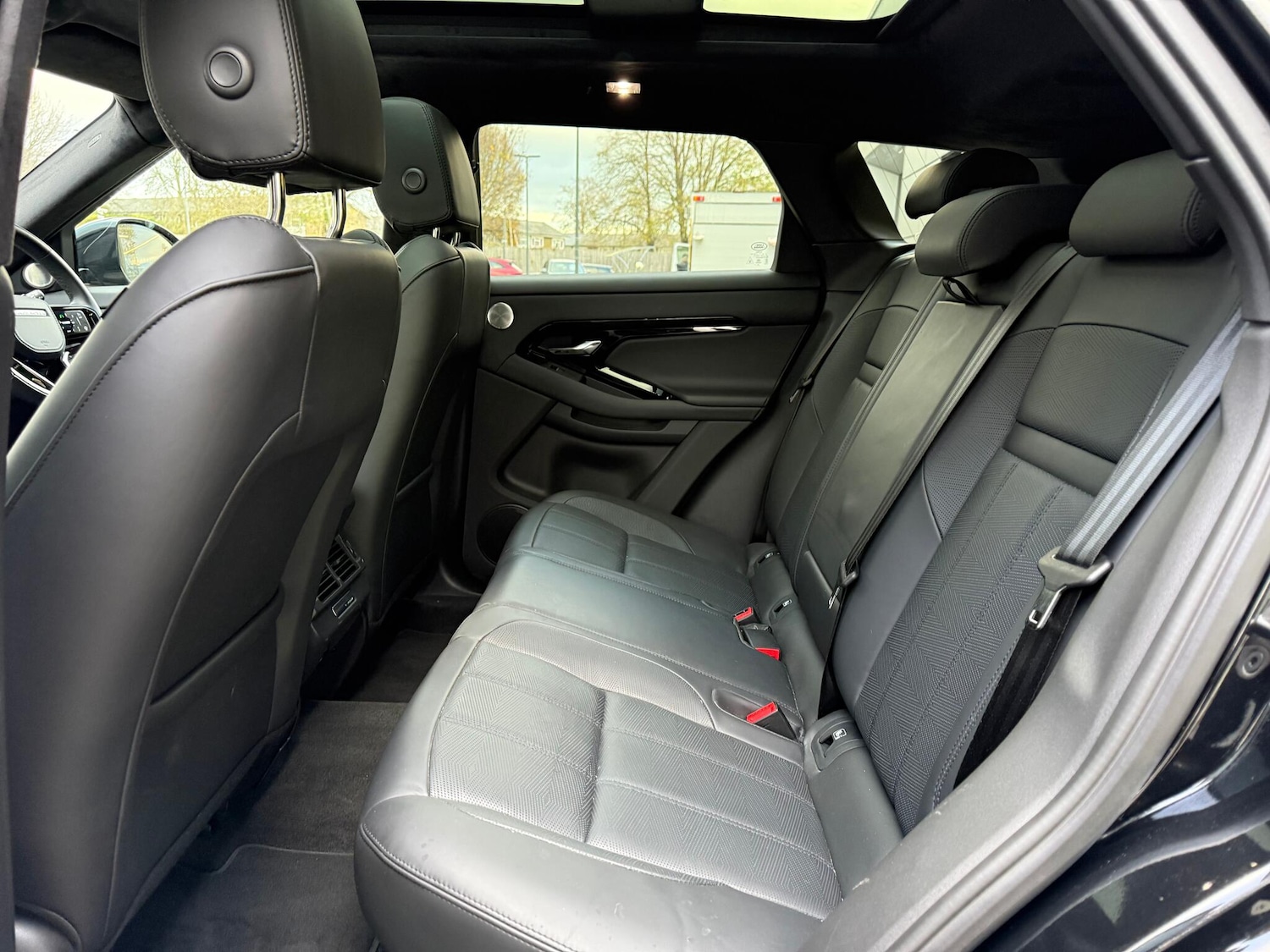 Used Land Rover Range Rover Evoque 2025 for sale - 76226333: Photo 4