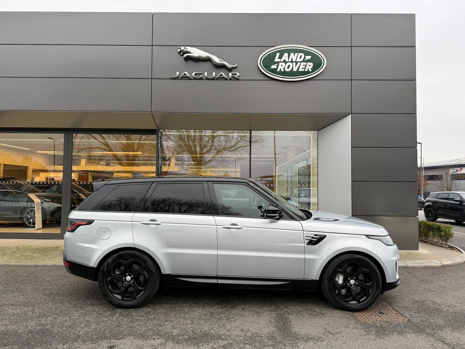 Used Land Rover Range Rover Sport 2022 for sale - 77040604: Photo 2