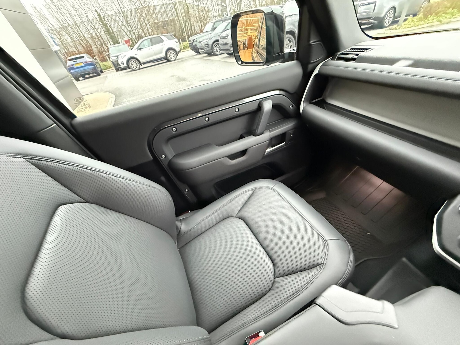 Used Land Rover Defender 2025 for sale - 77202464: Photo 11