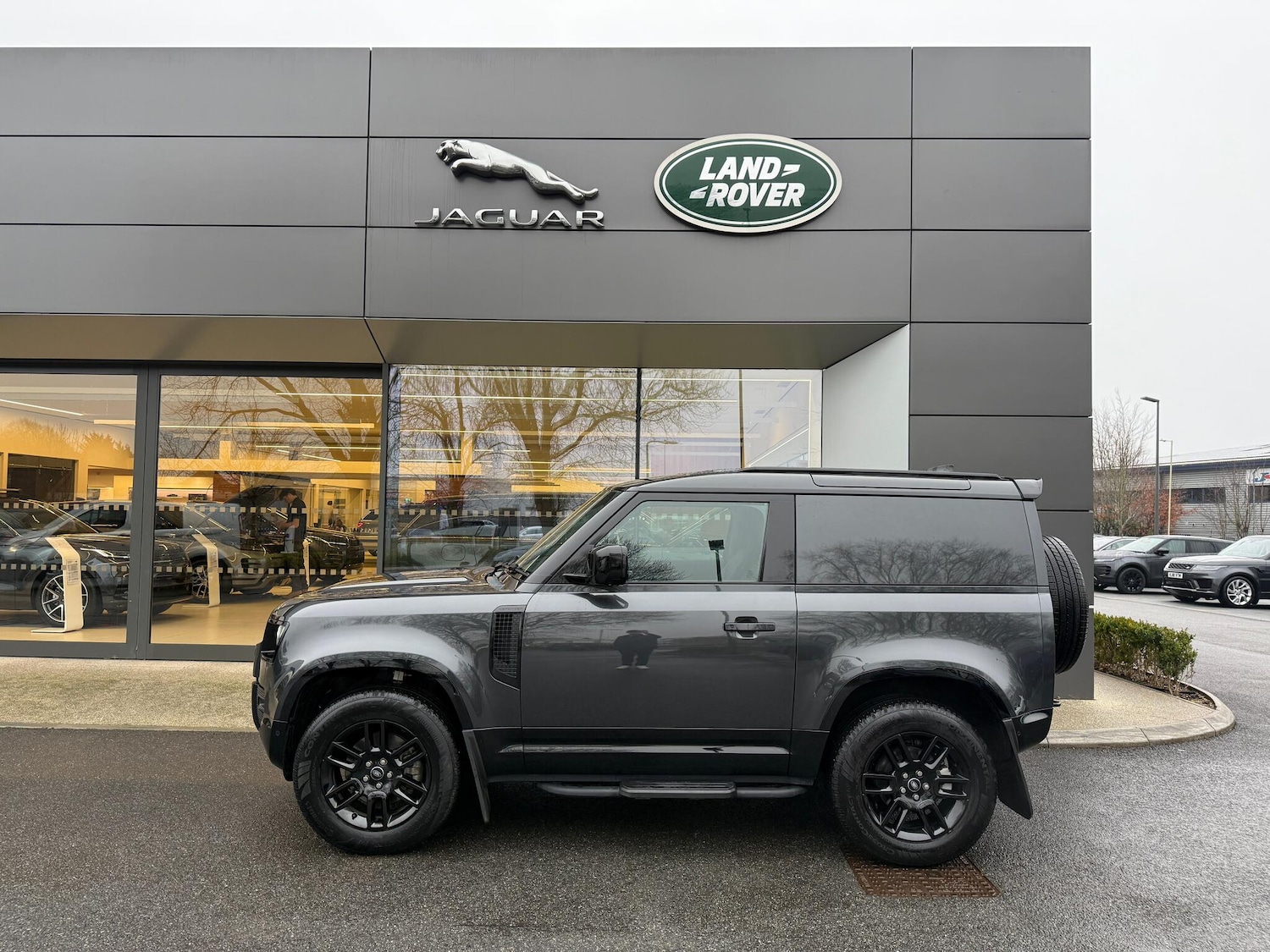 Used Land Rover Defender 2025 for sale - 77202464: Photo 2