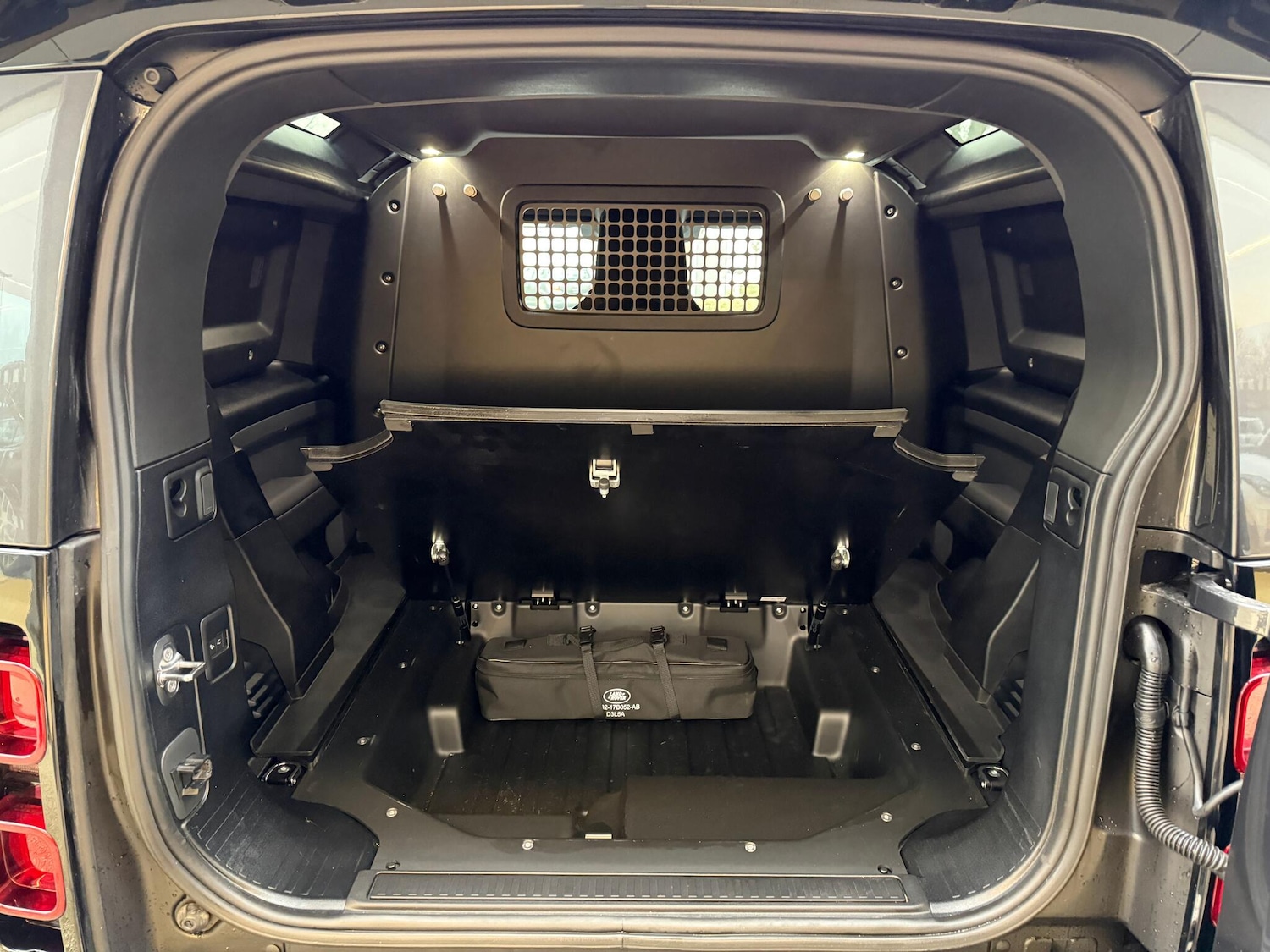 Used Land Rover Defender 2025 for sale - 77202464: Photo 31