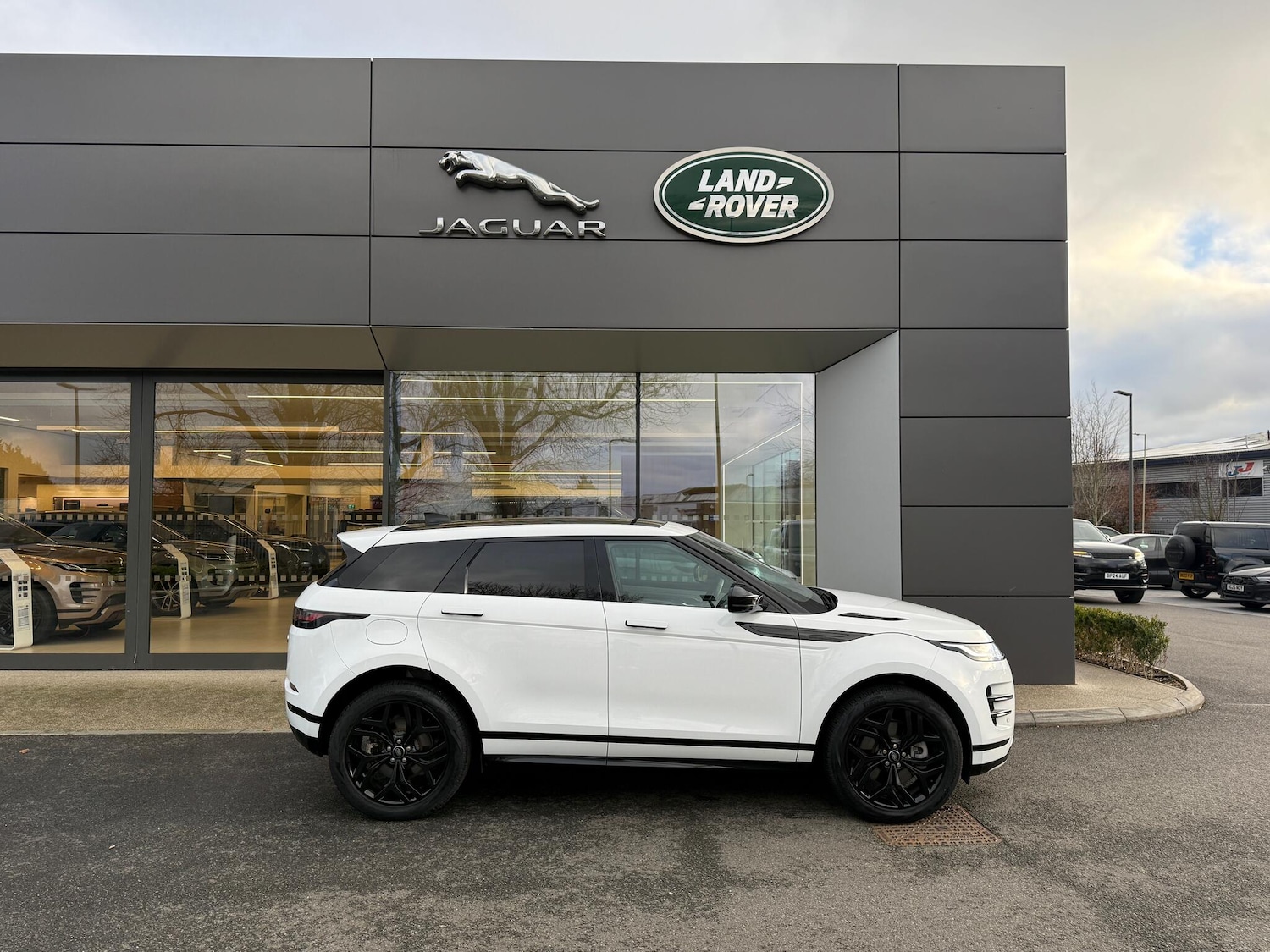 Used Land Rover Range Rover Evoque 2023 for sale - 77377152: Photo 2
